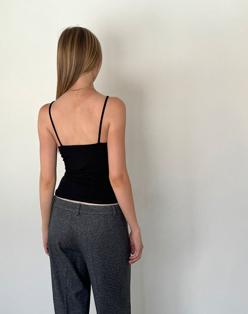 Afbeelding van Bea Slinky Cross Front Top in Zwart