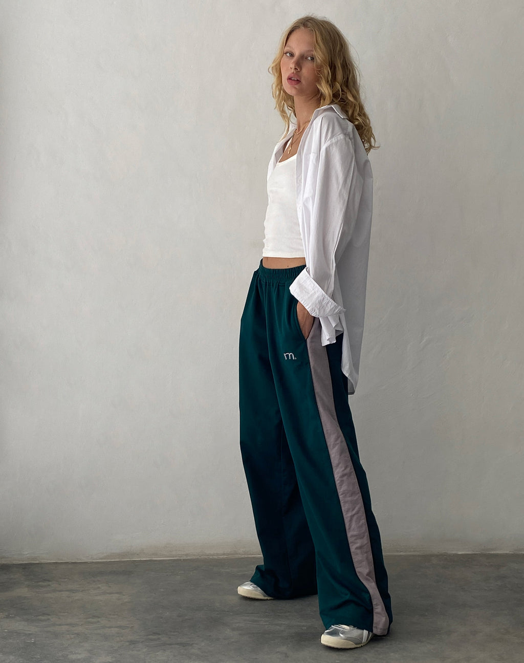 Bedion Oversized Jogger in Bosgroen met M Embro
