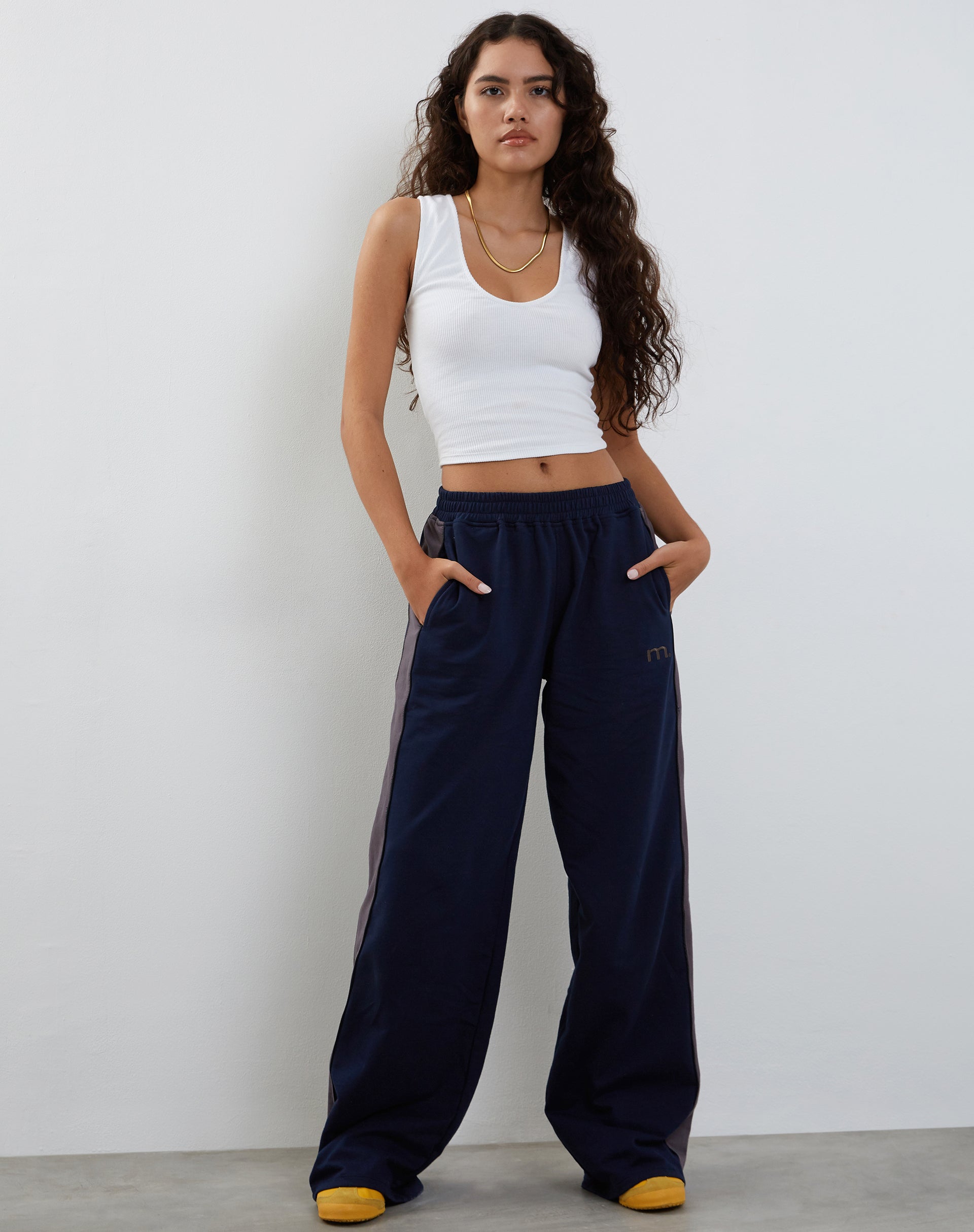 Afbeelding van Bedion Oversized Jogger in Navy met M Geborduurd