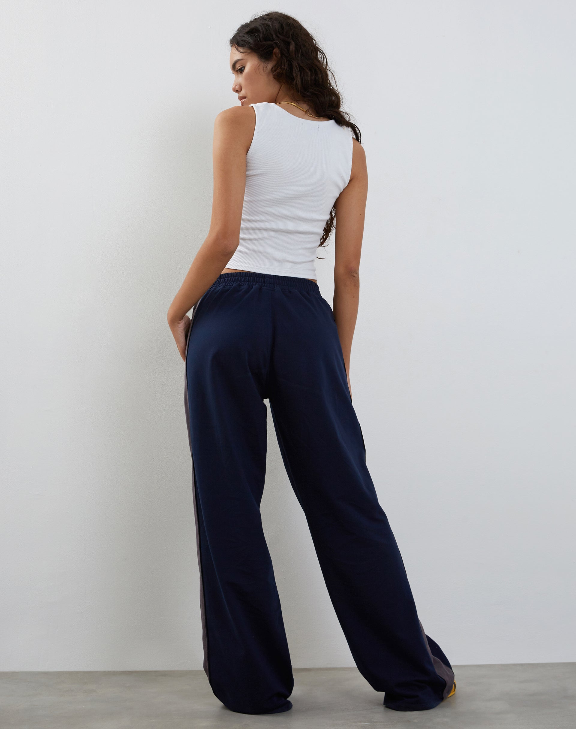 Afbeelding van Bedion Oversized Jogger in Navy met M Geborduurd