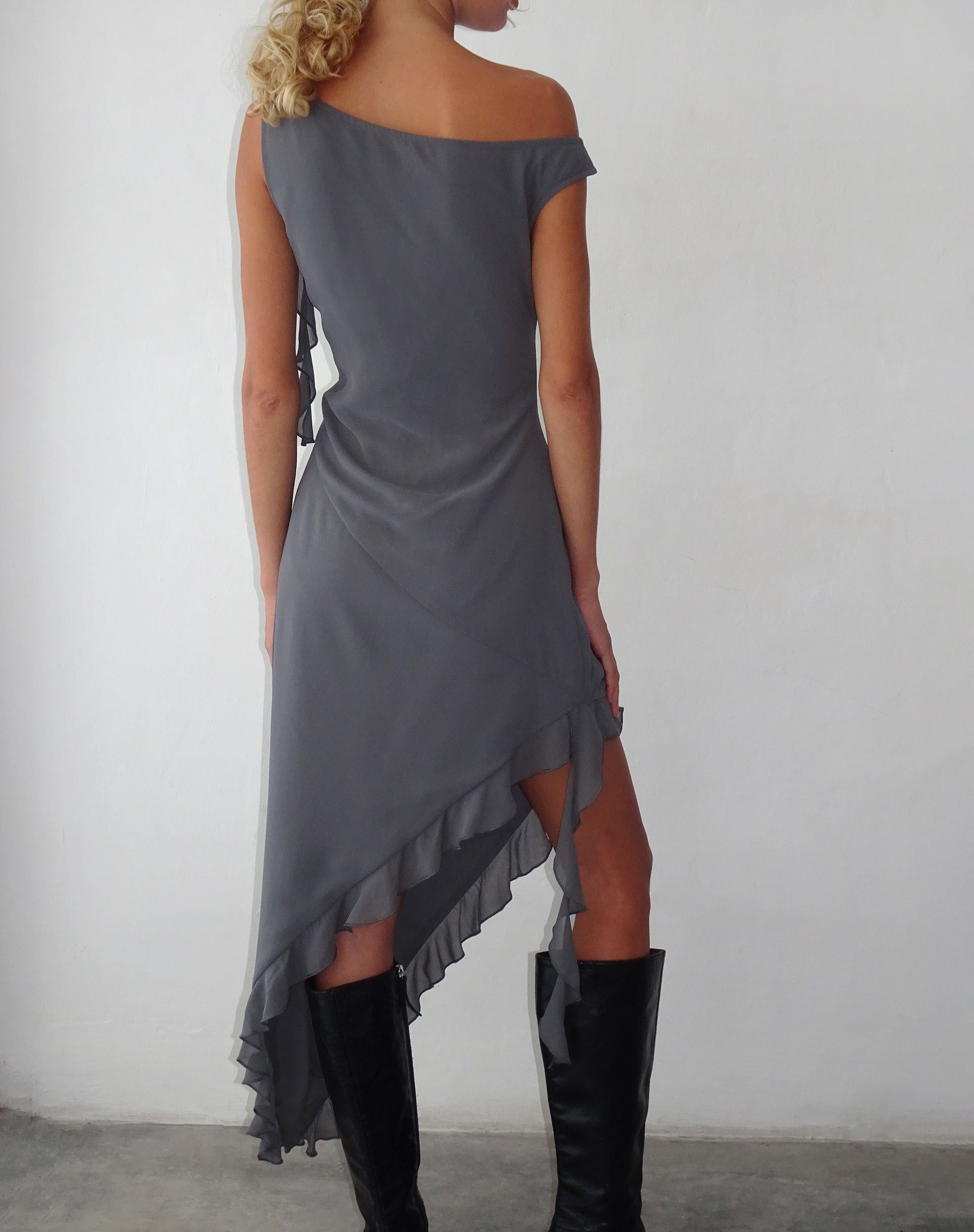 Afbeelding van Beleri Gerimpelde Asymmetrische Jurk in Grijs Chiffon