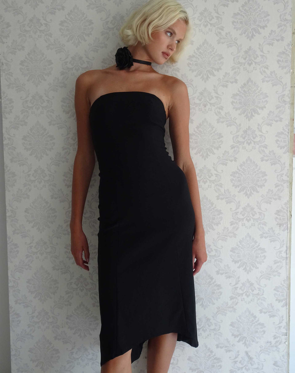 Bellini Bandeau Midi Dress in Zwart