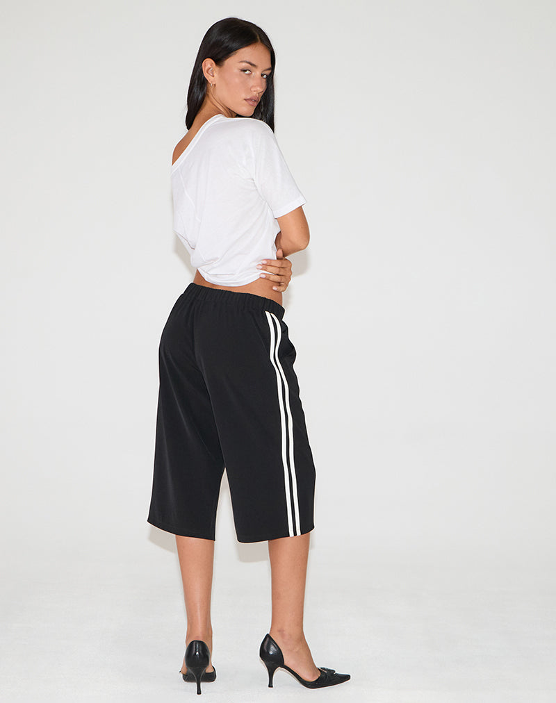 Afbeelding van Benno 3/4 Korte Broek in Zwart met Witte Zijstreep