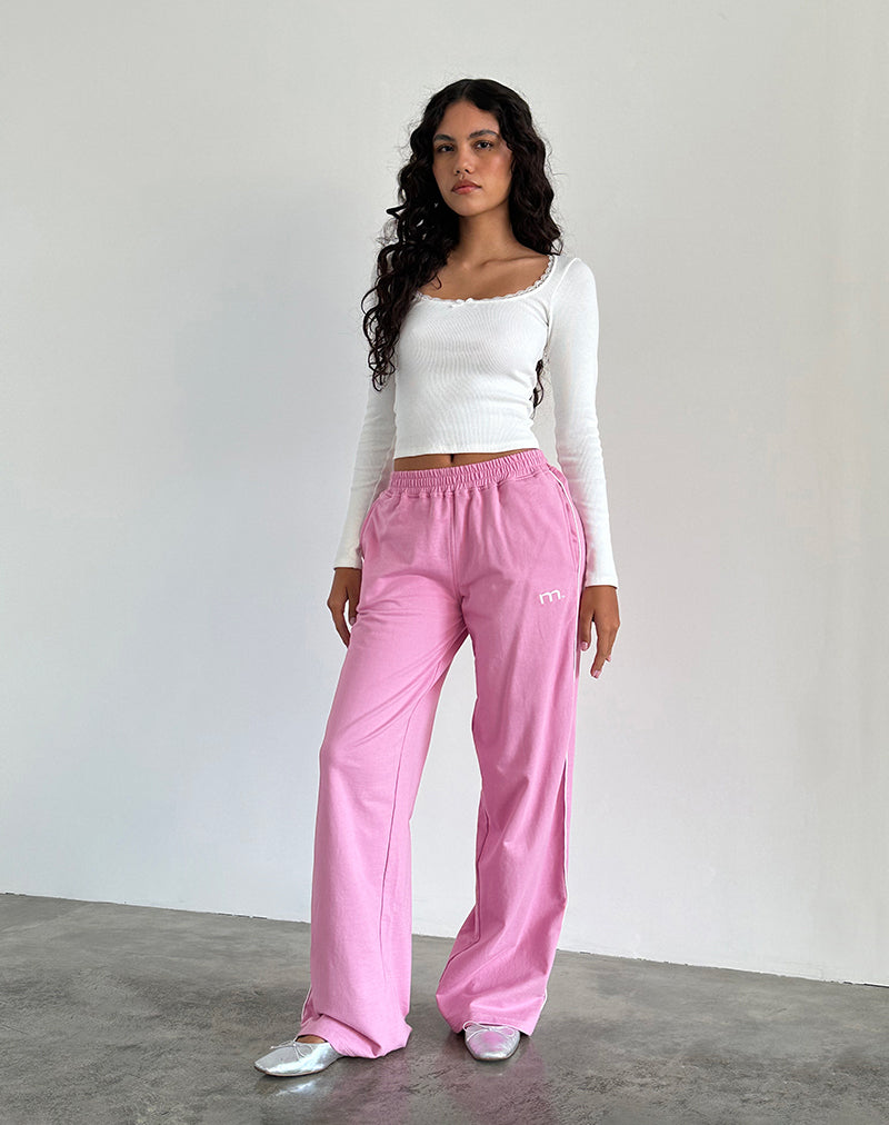 Afbeelding van Benton Jogger in Flamingo Roze met Witte Bies en M Geborduurd
