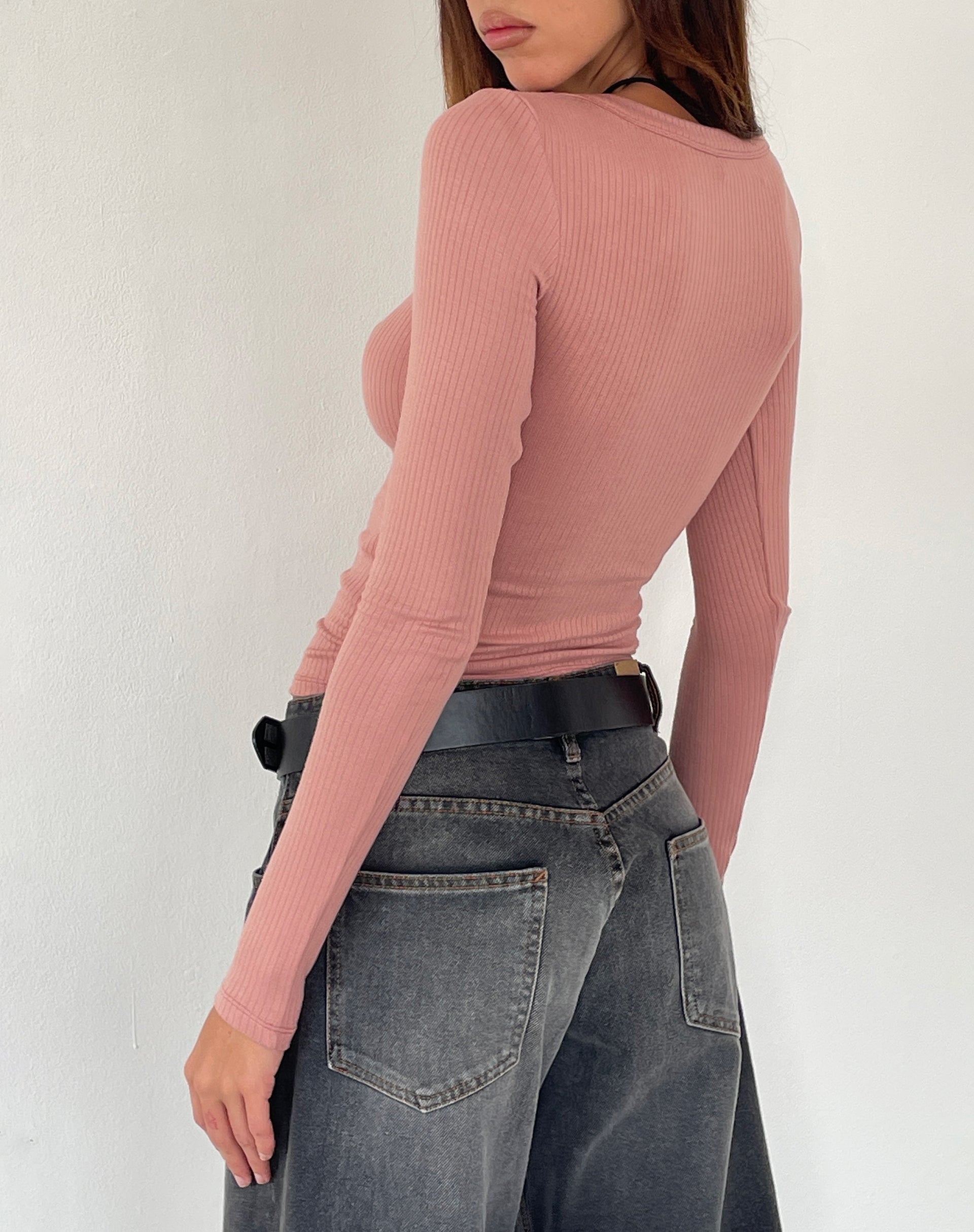 Afbeelding van Binlo Extra Lange Mouw Top in Stoffig Roze Rib