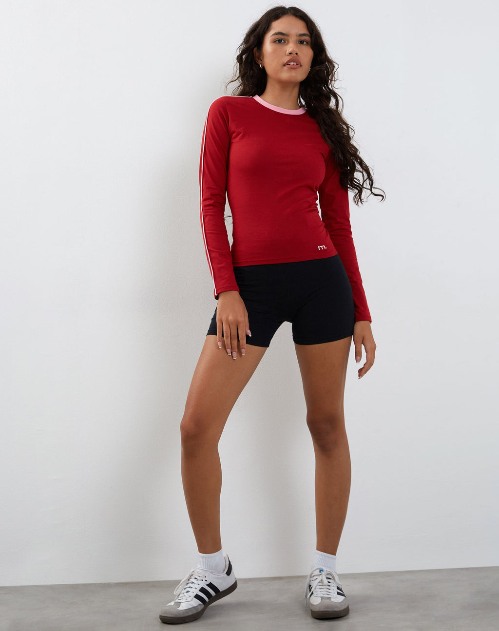 Bonija Top met lange mouwen in rood met roze bies