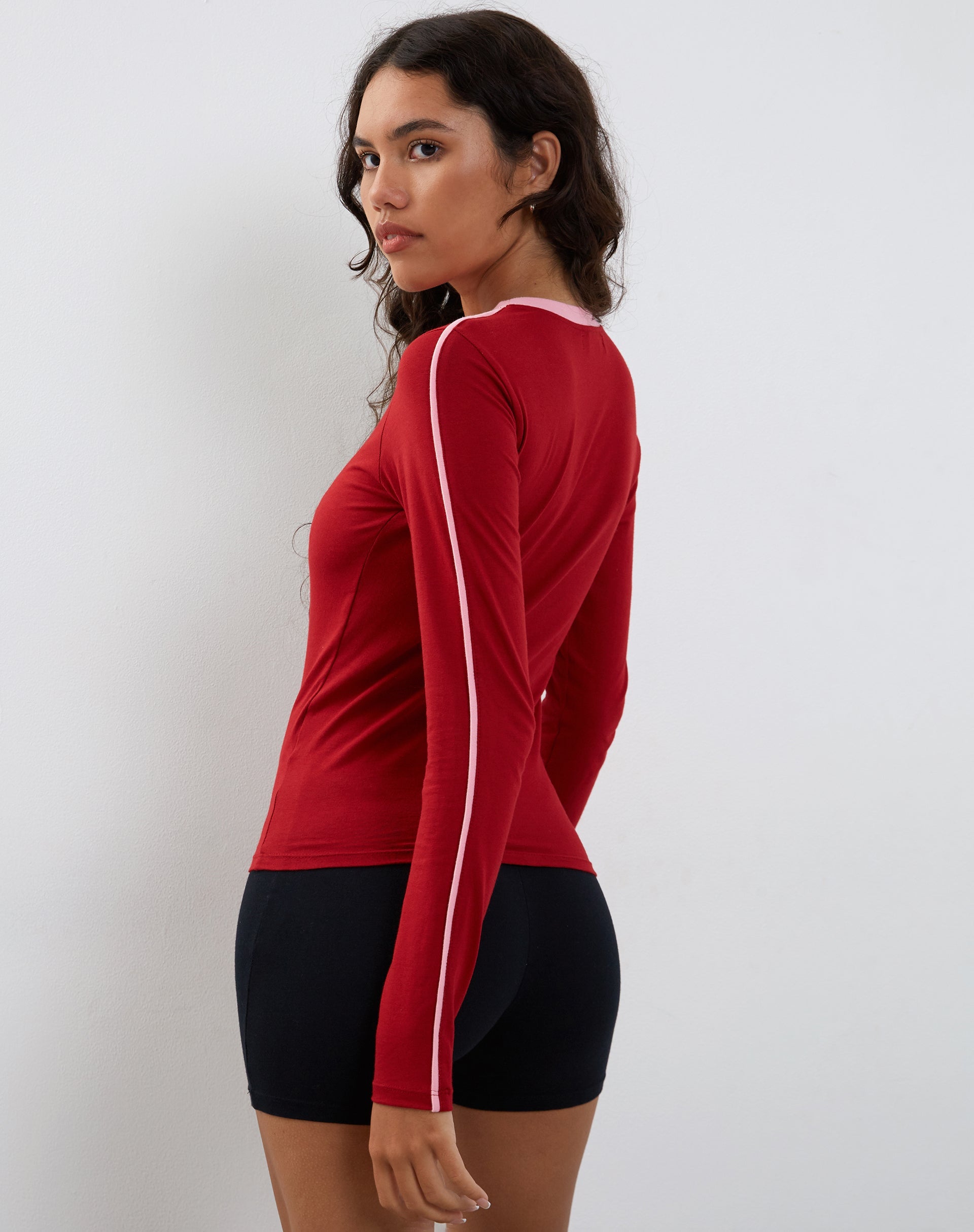Afbeelding van Bonija Lange Mouw Top in Rood met Roze Binding