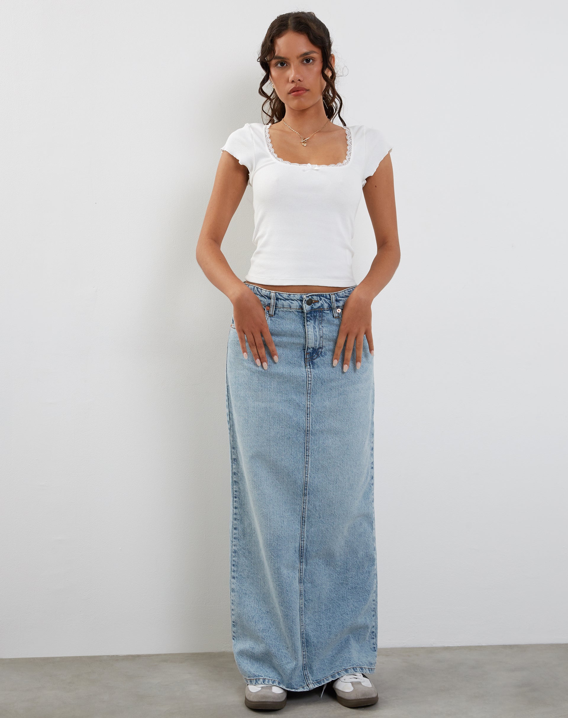 Afbeelding van Denim maxirok met lage taille in Bleach Denim