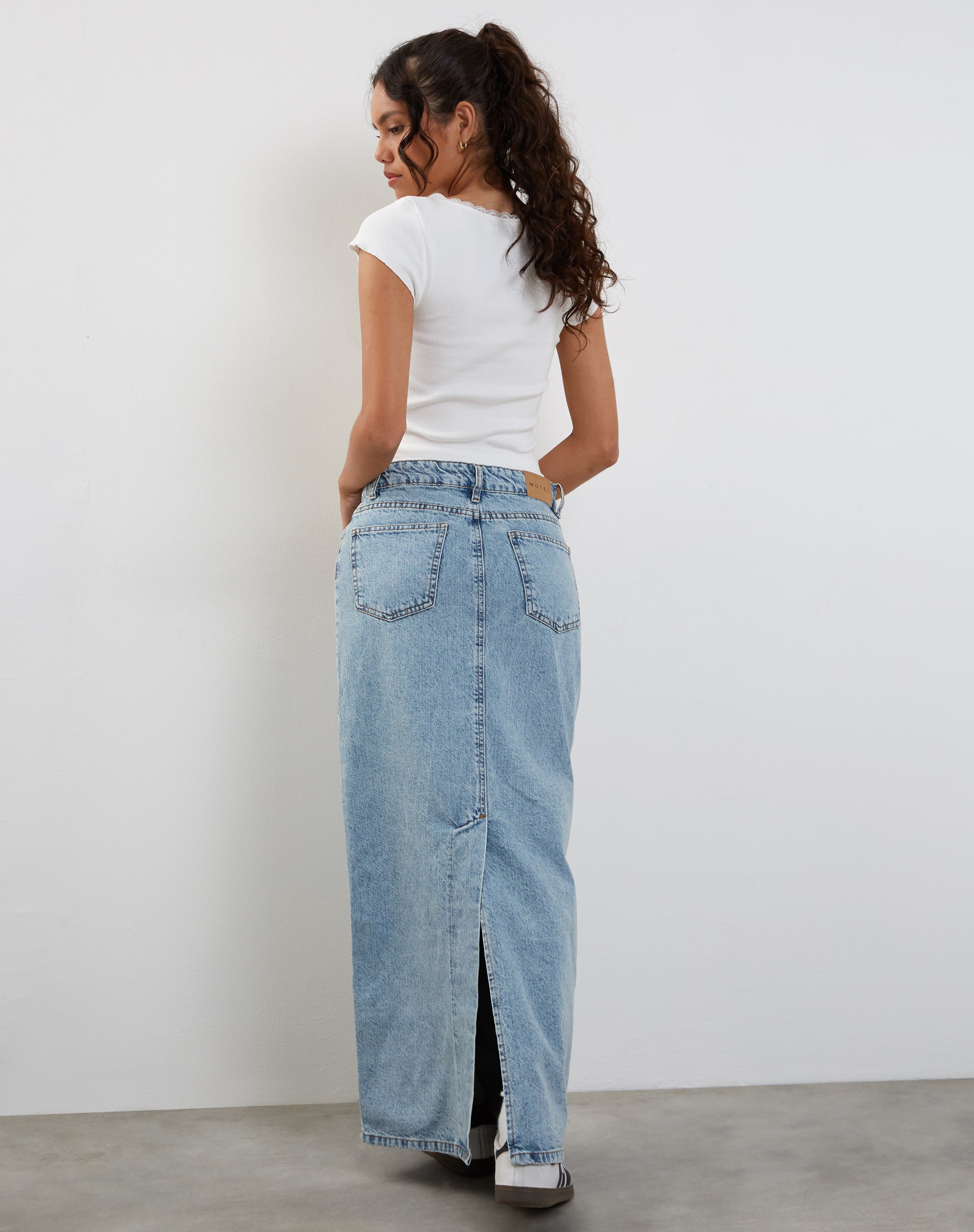 Afbeelding van Denim maxirok met lage taille in Bleach Denim