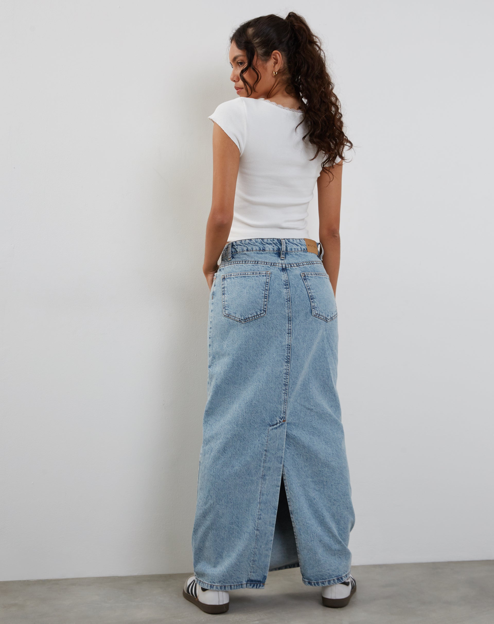 Afbeelding van Denim maxirok met lage taille in Bleach Denim
