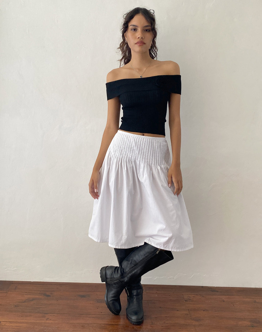 Brenda Gebreide Bardot Top in Zwart met Rozet