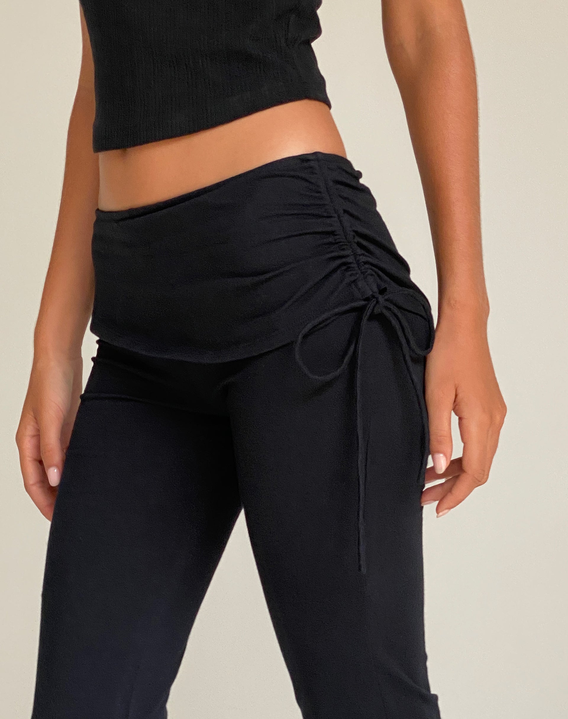 Afbeelding van Jacie Jersey Flare Broek in Zwart