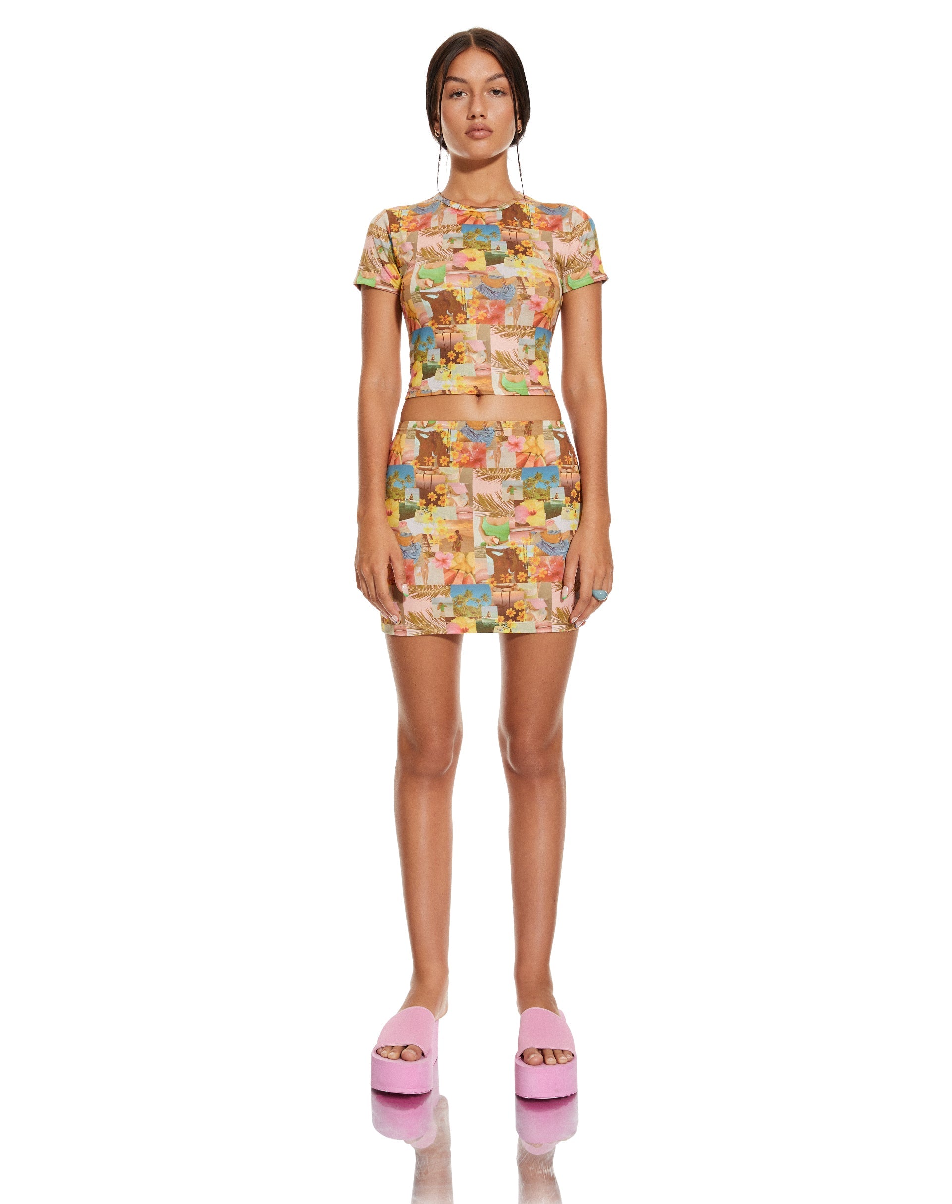 Afbeelding van MOTEL X BARBARA Shrunken Tee in 90's Tropische Collage