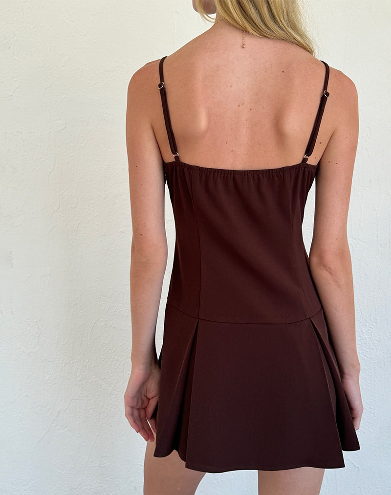 Afbeelding van Calilia Cami Dress in Bitter Chocolate met Roze Strikjes