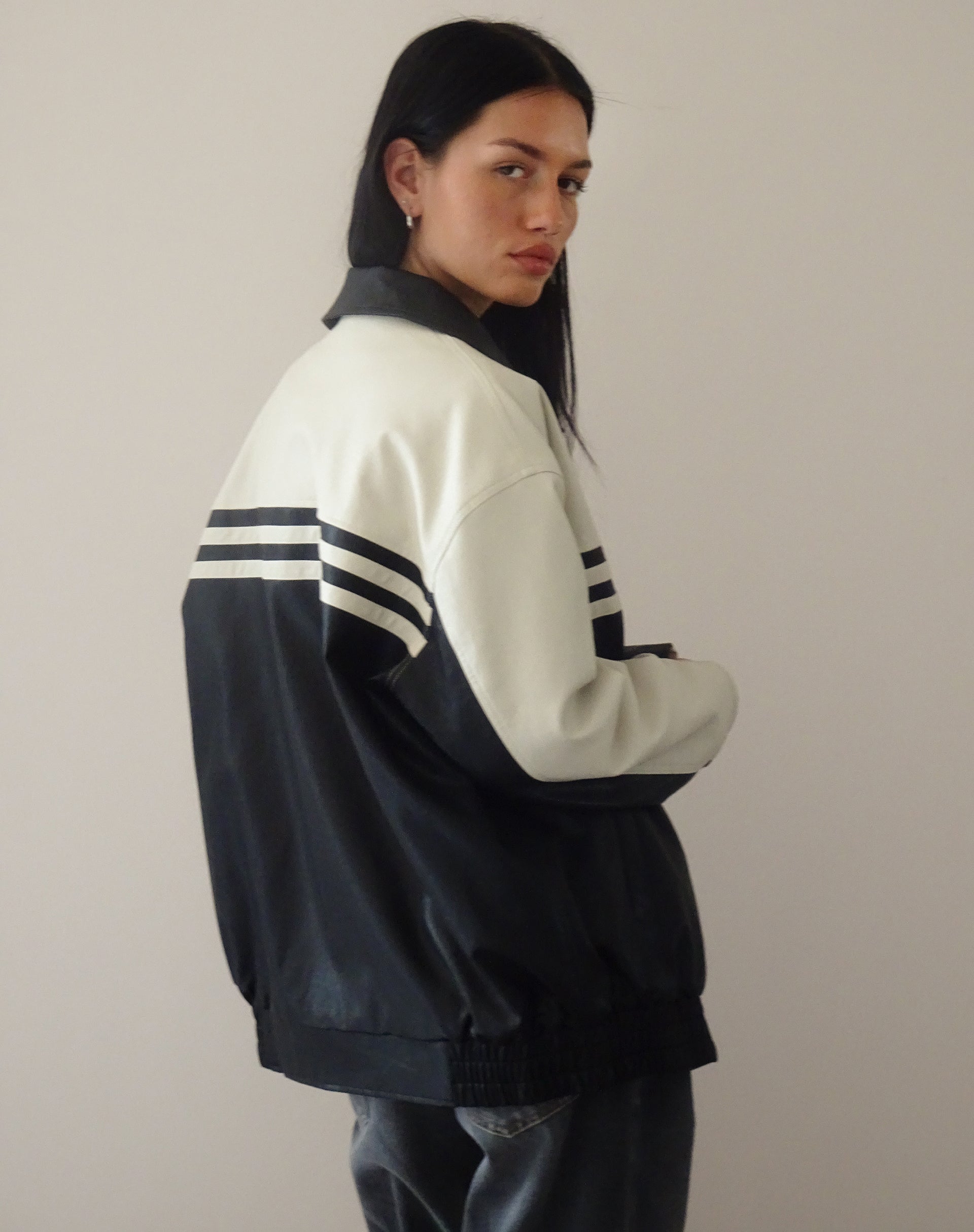 Afbeelding van Calista Jacket in PU Zwart met Ivoor