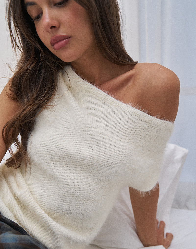 Calyce Top in Fluffy Knit Crème