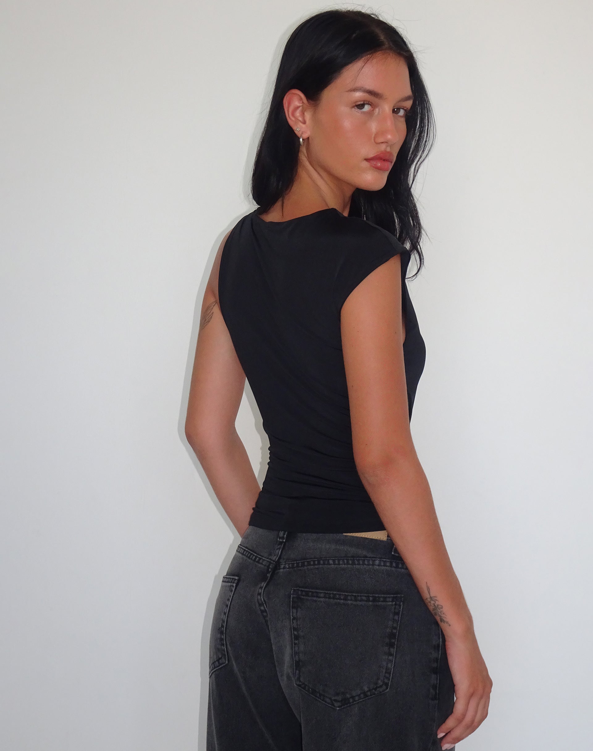 Afbeelding van Cambrie Asymmetrische Mouwloze Top in Zwart