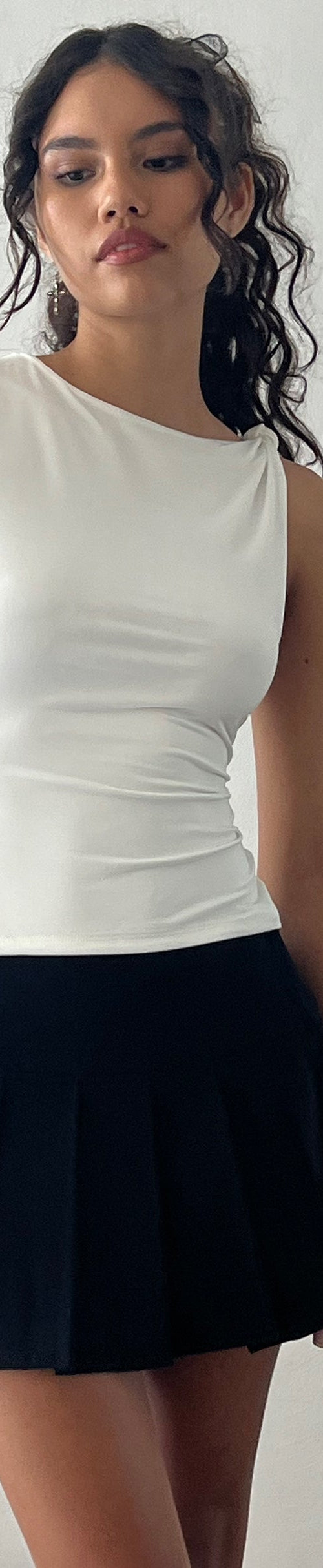 Afbeelding van Cambrie Asymmetrische Mouwloze Top in Ivoor