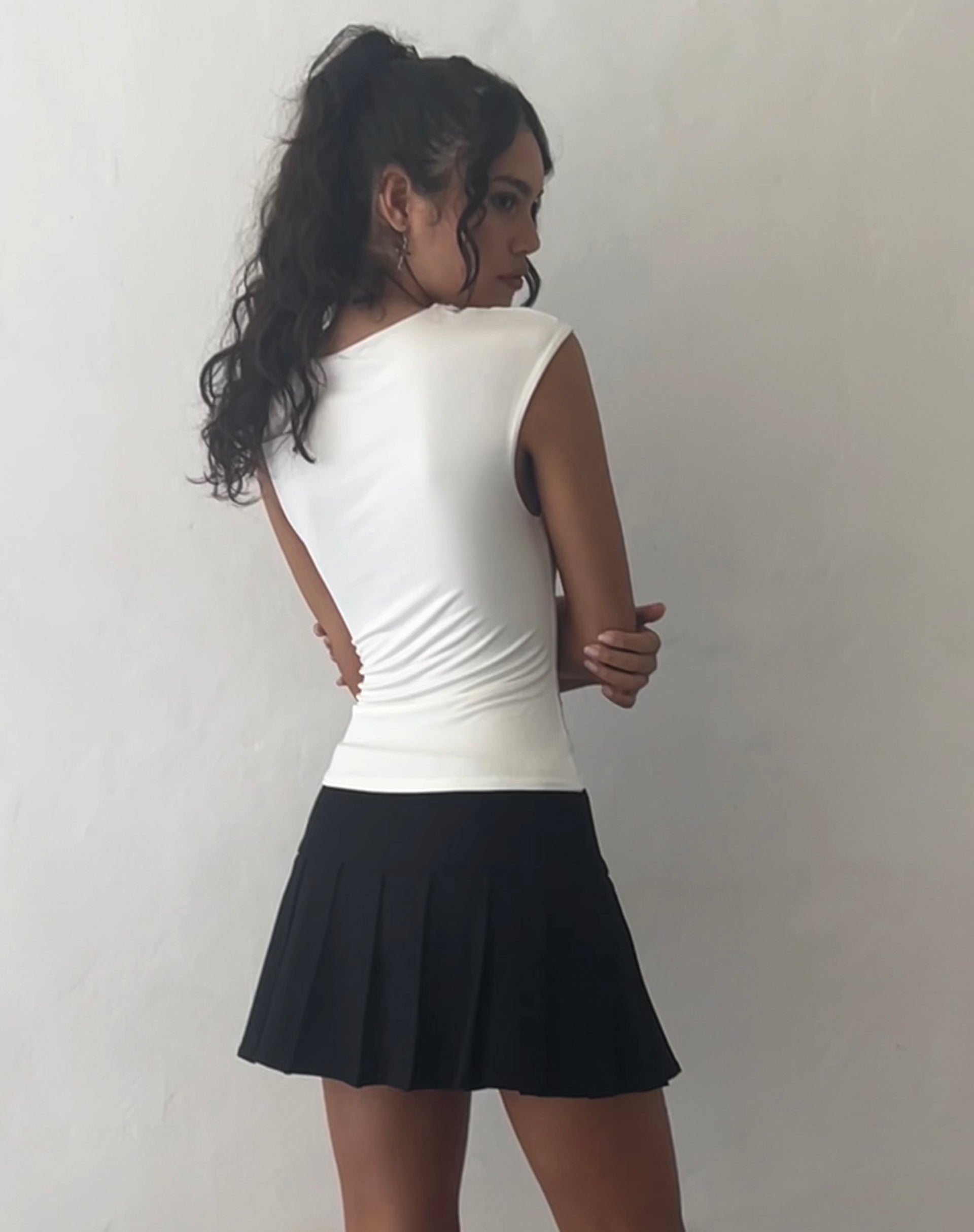 Afbeelding van Cambrie Asymmetrische Mouwloze Top in Ivoor