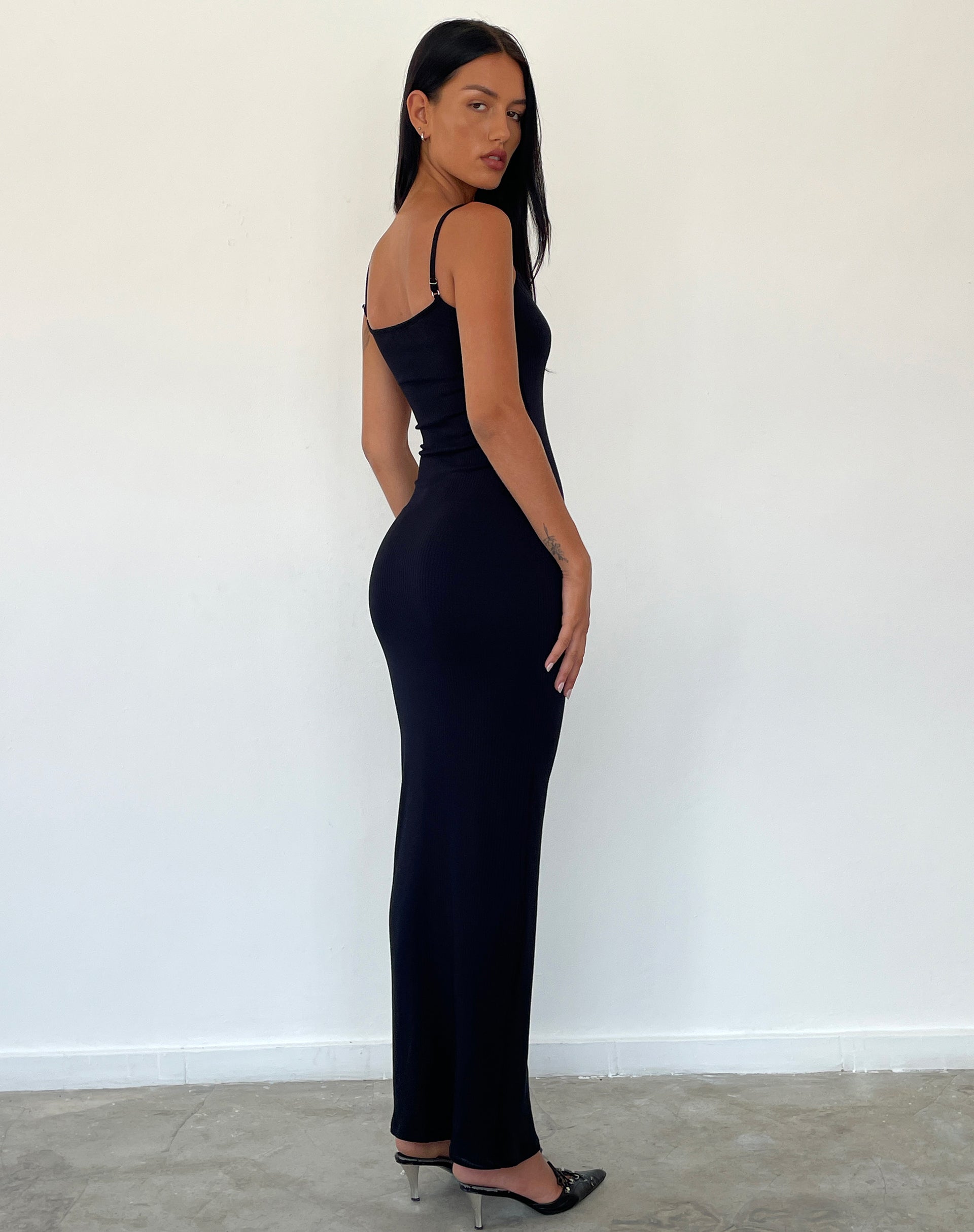 Afbeelding van Cantha Strappy Maxi Dress in Zwart Rib