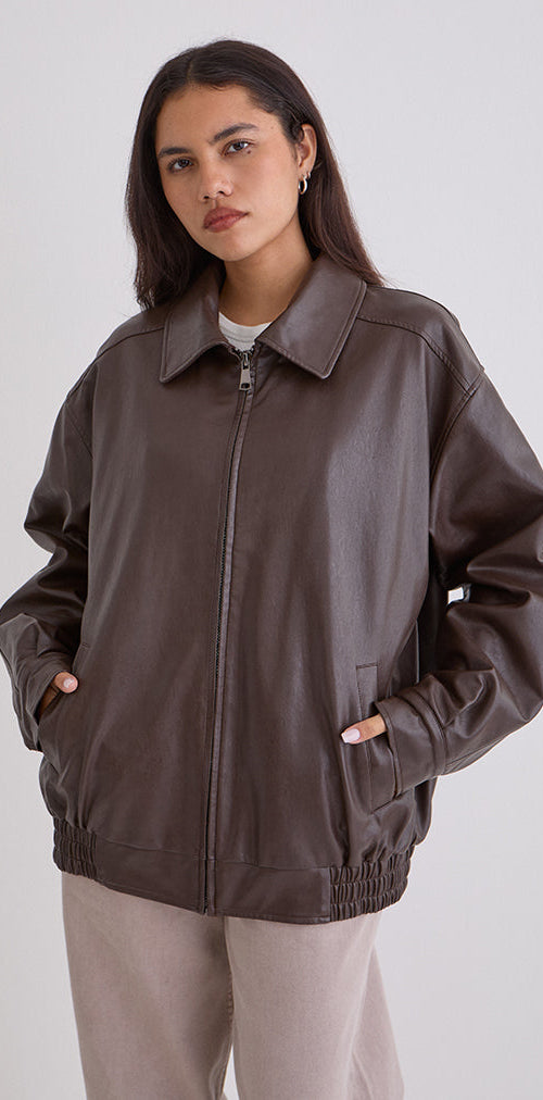 Afbeelding van Cavita Jacket in PU Bittere Chocolade