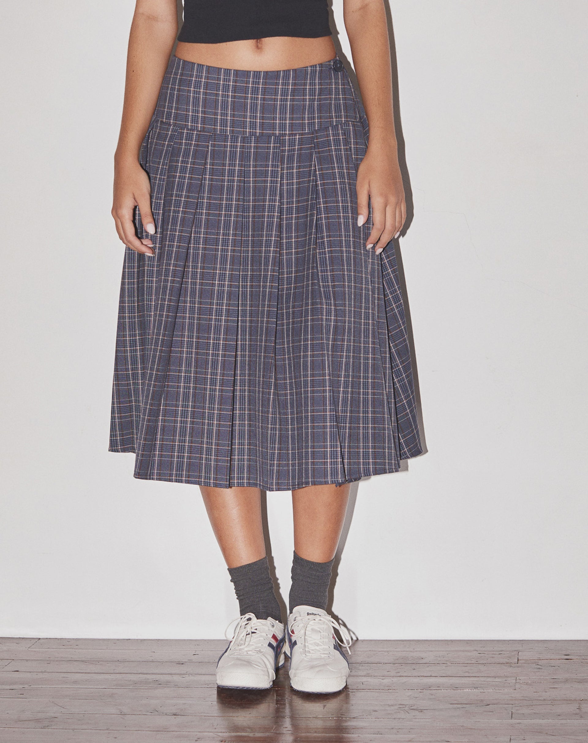 Afbeelding van Catelyn Geplooide Midi Rok in Navy Ruit