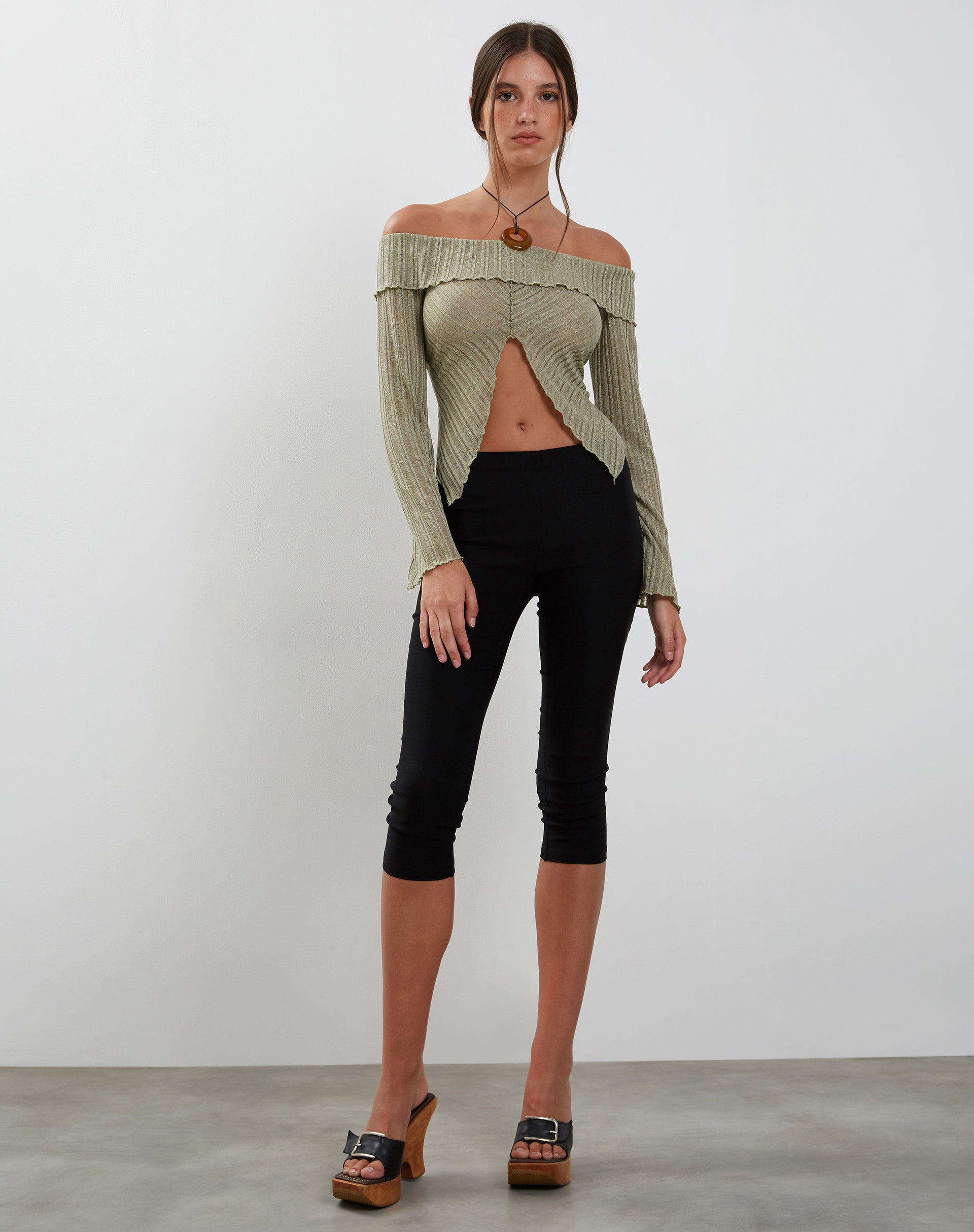 Afbeelding van Celeste Gebreide top met lange mouwen en bardot in Sage