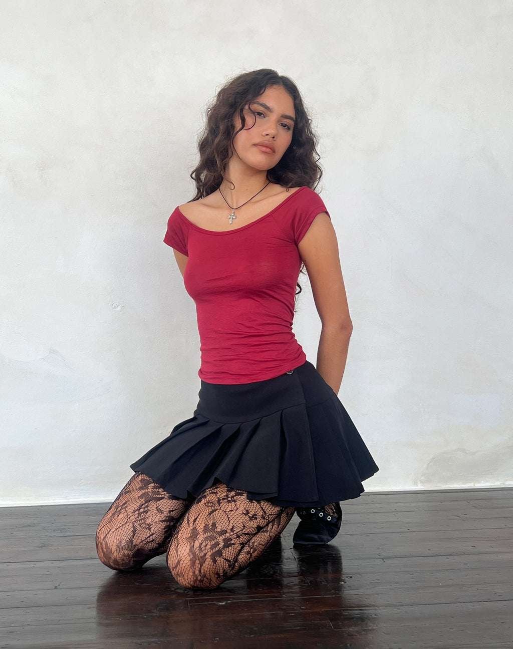 Charya Off The Shoulder Top in Adrenaline Rood
