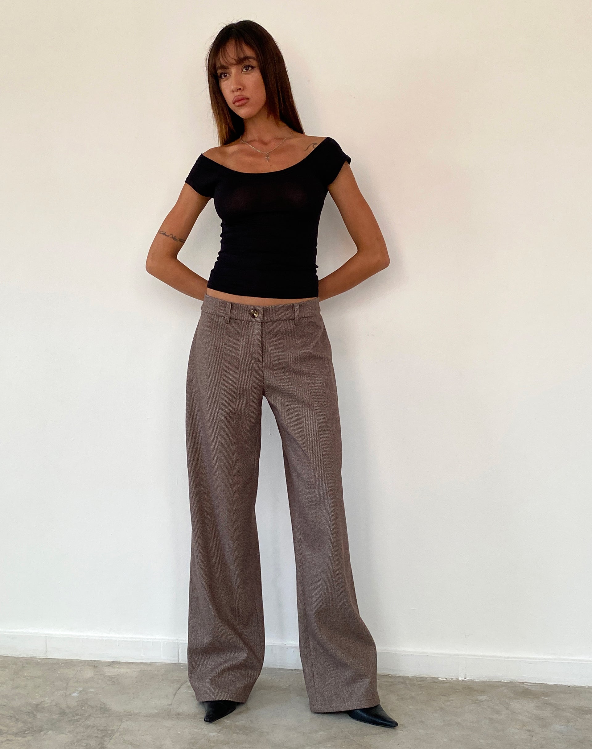 Afbeelding van Charya Off The Shoulder Top in Zwart