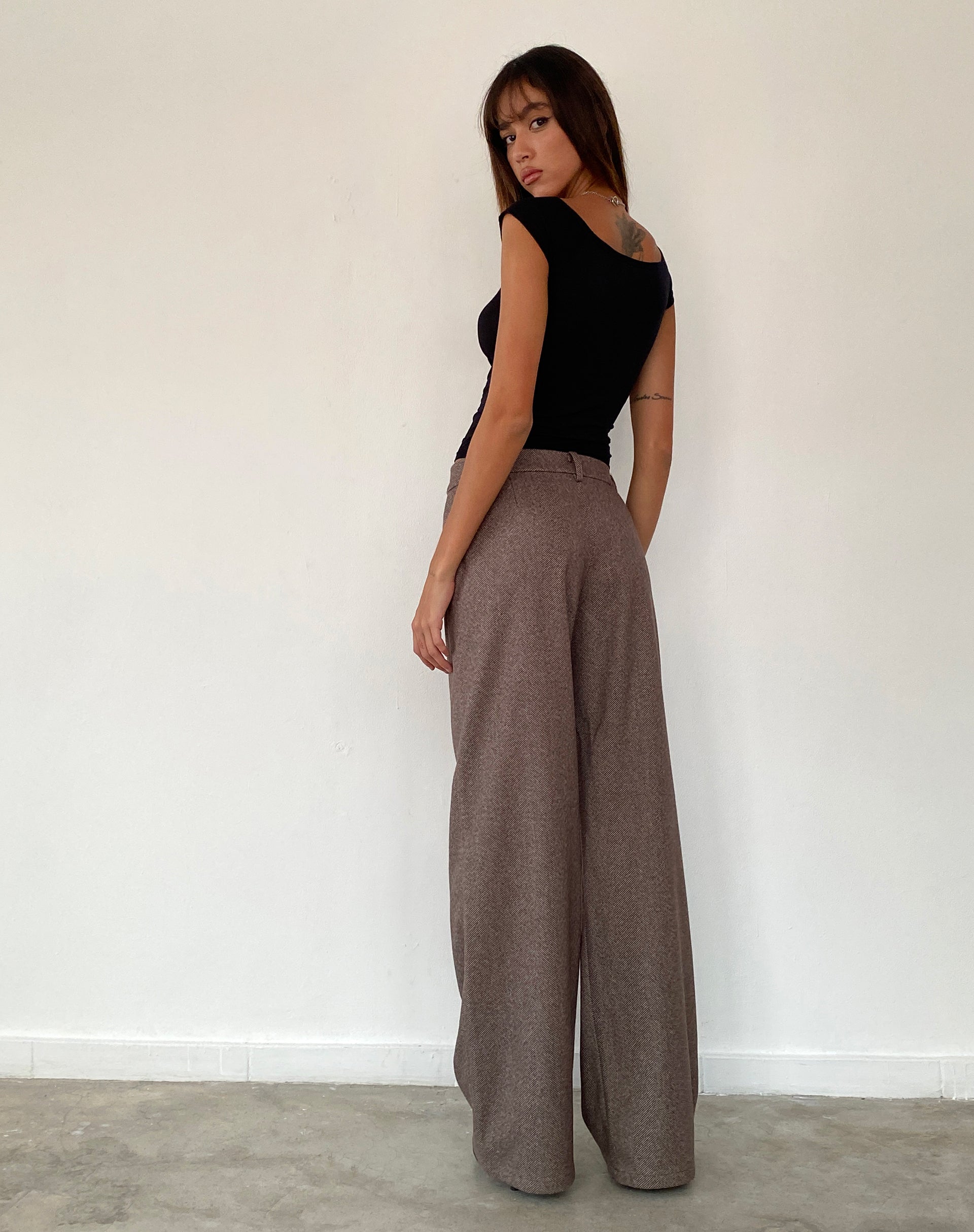 Afbeelding van Charya Off The Shoulder Top in Zwart