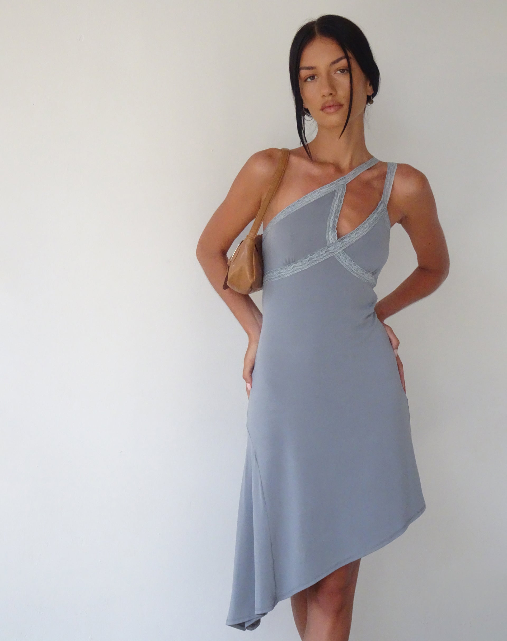 Afbeelding van MOTEL X JACQUIE Chrissy Asymmetrische Mini Dress in Slinky Grey