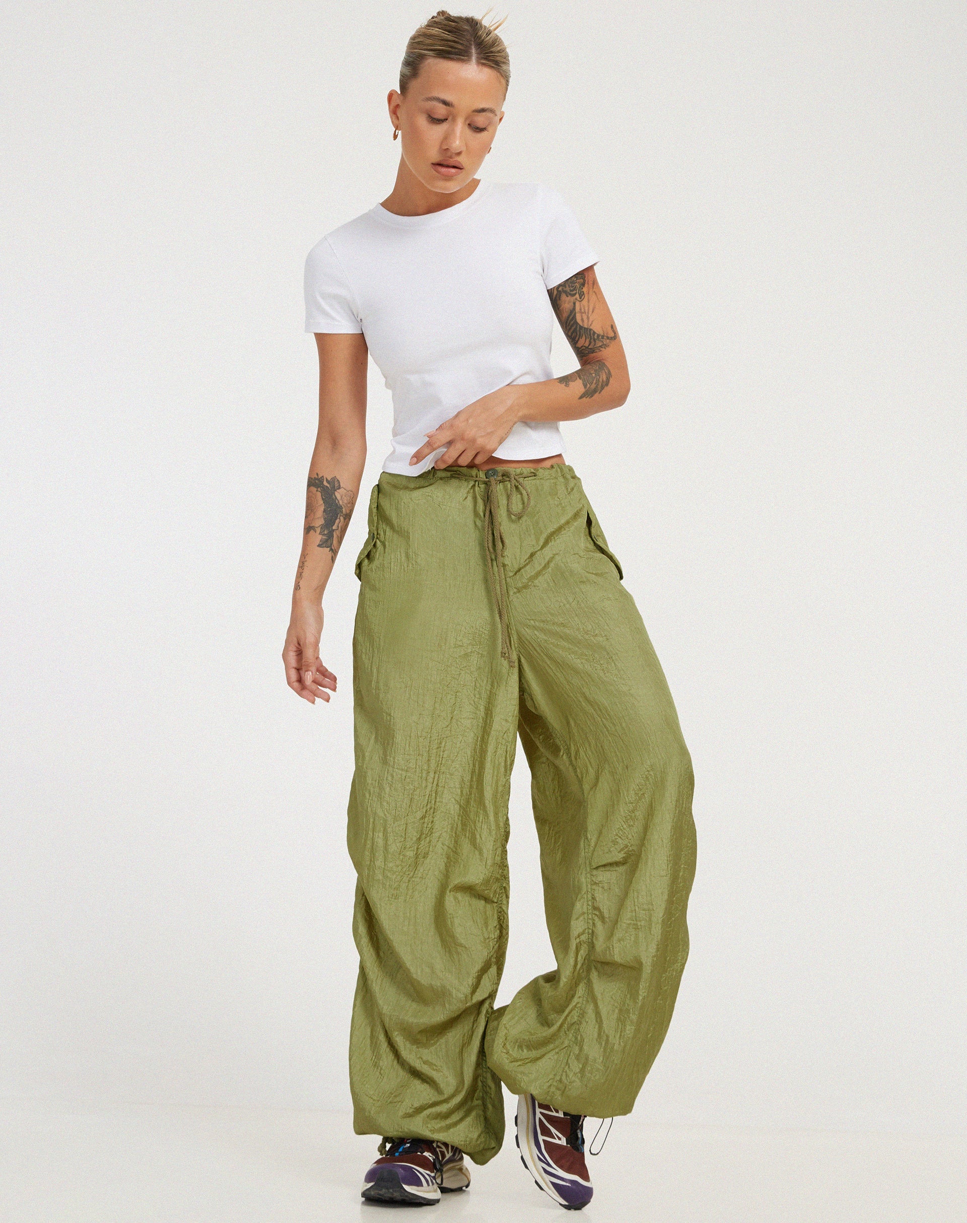 beeld van parachute broek in parachute pickle
