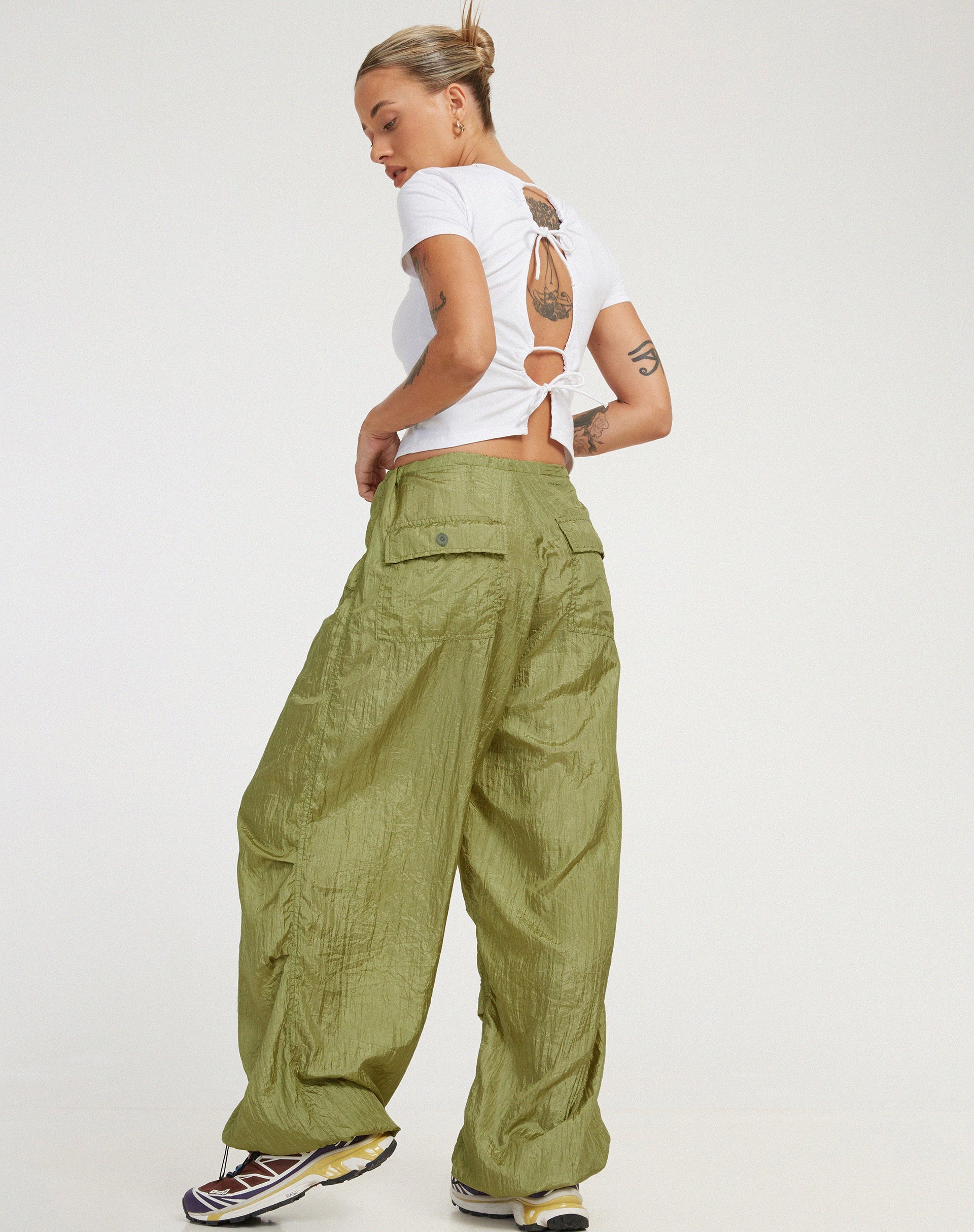 beeld van parachute broek in parachute pickle