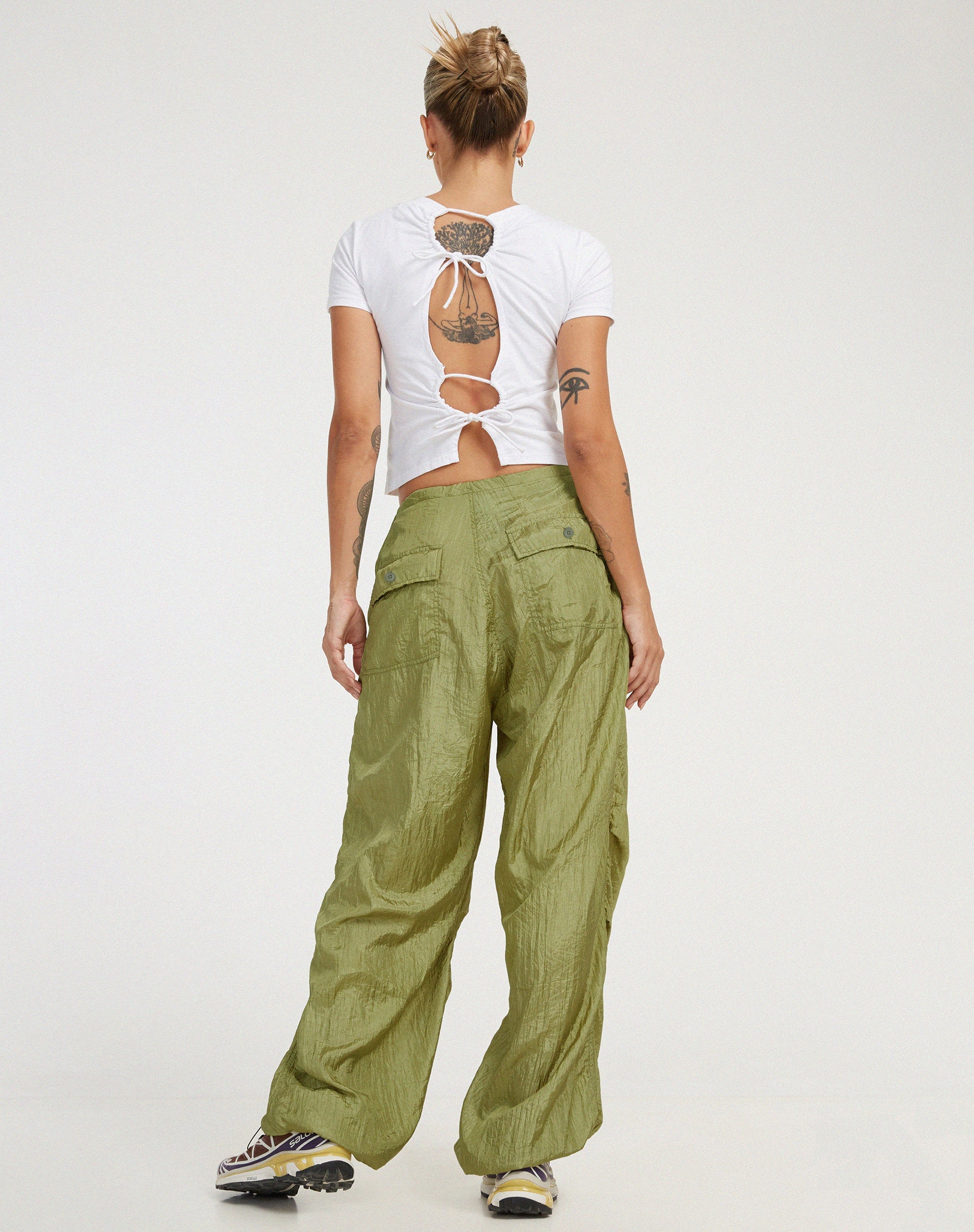 beeld van parachute broek in parachute pickle