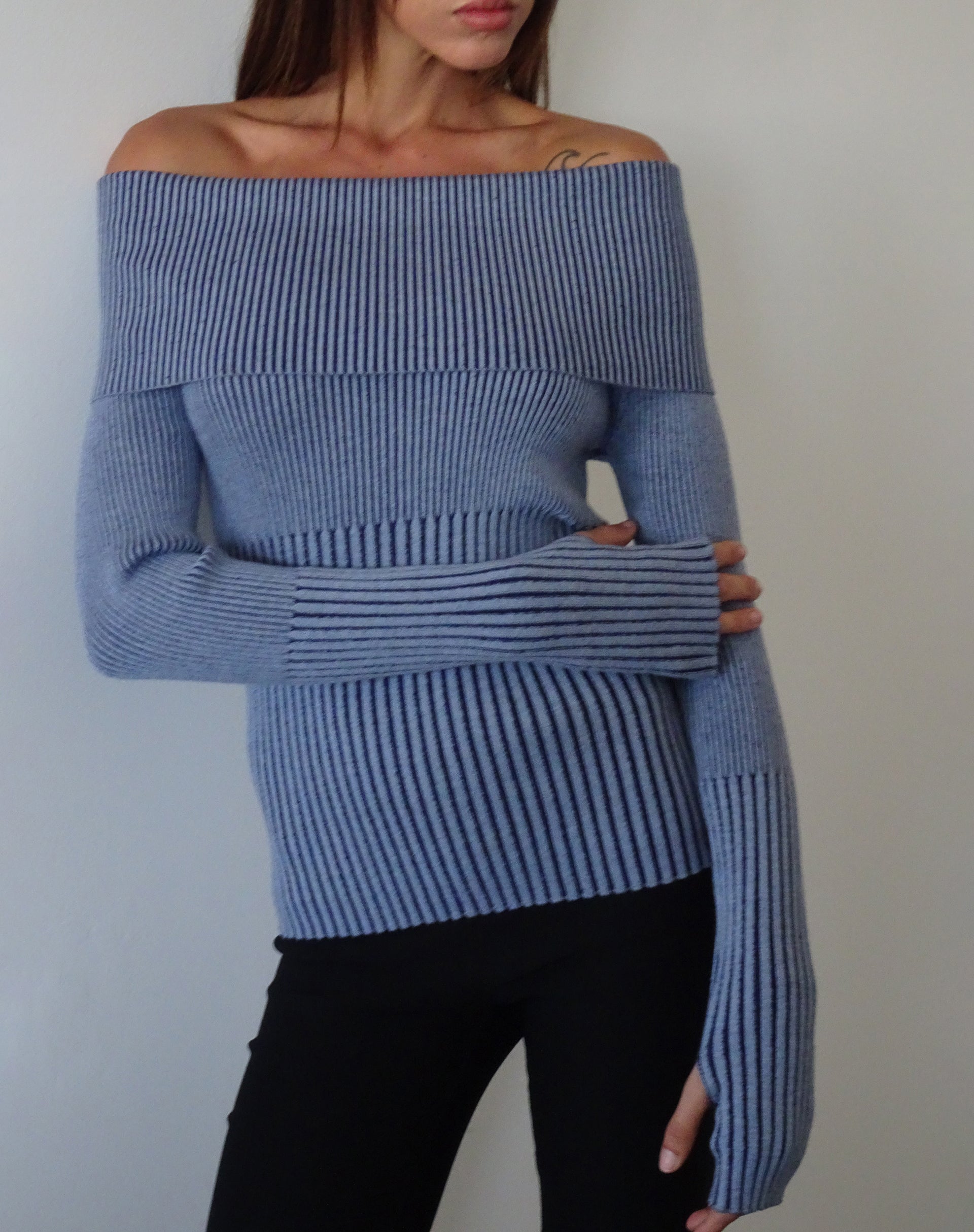 Afbeelding van Circe Gebreide Bardot-trui in tweekleurig blauw