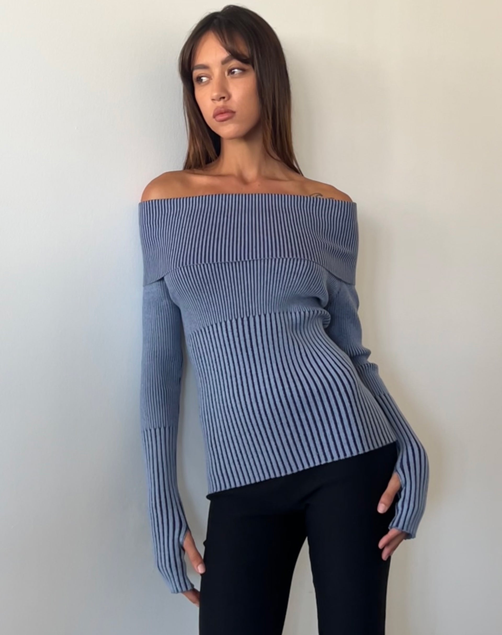 Afbeelding van Circe Gebreide Bardot-trui in tweekleurig blauw