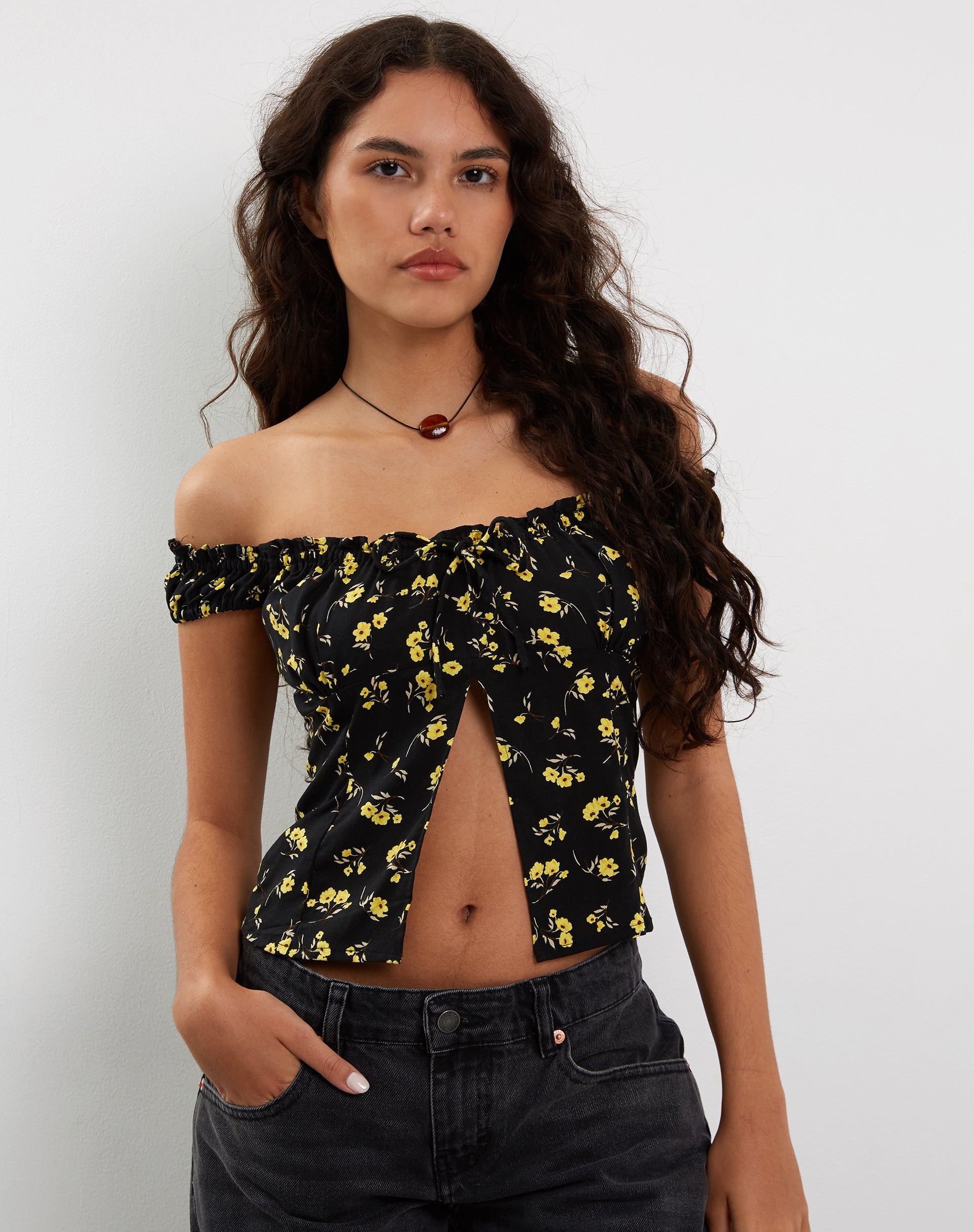 Afbeelding van Citra Bardot Frill Top in Boterbloem Zwart Geel