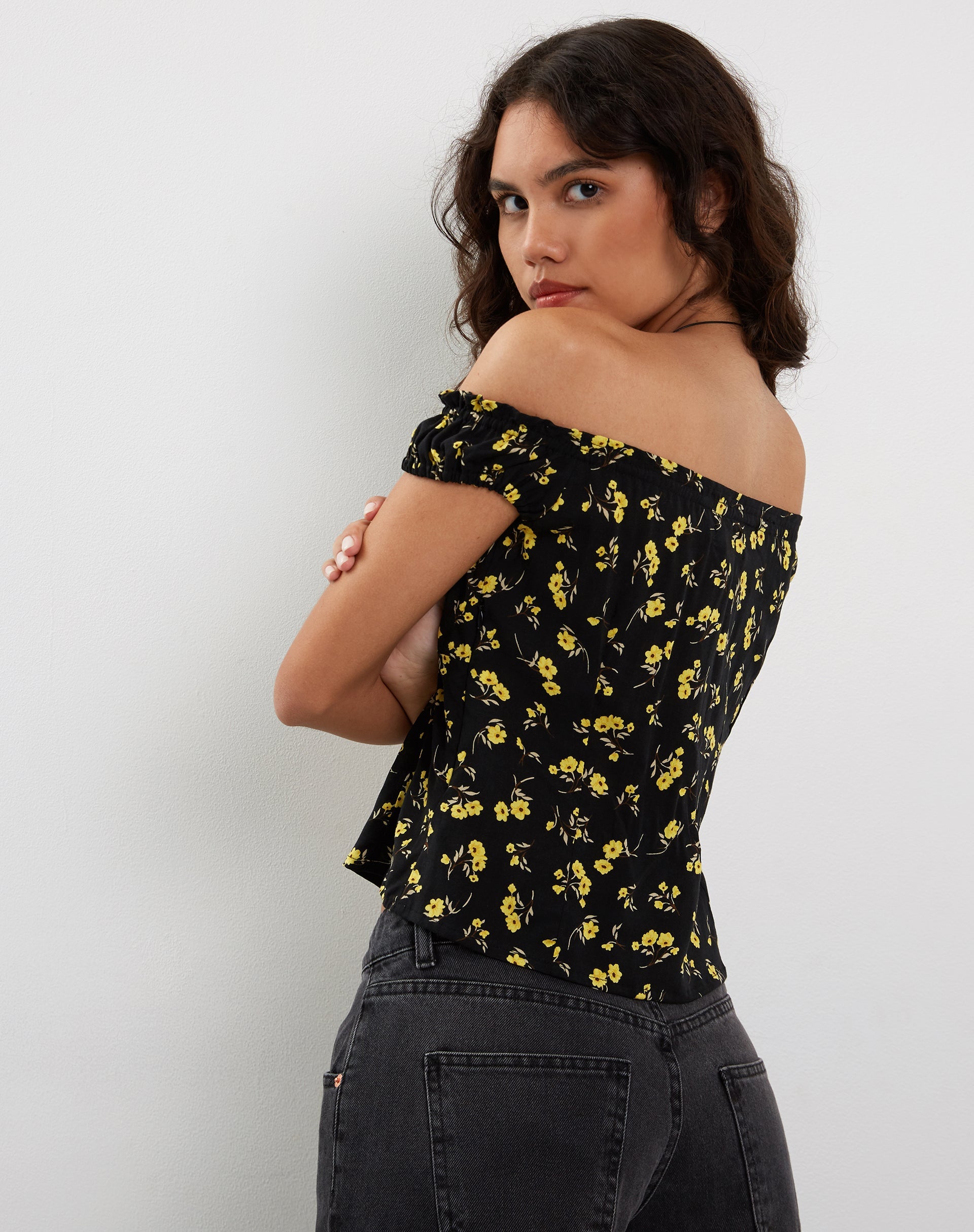 Afbeelding van Citra Bardot Frill Top in Boterbloem Zwart Geel