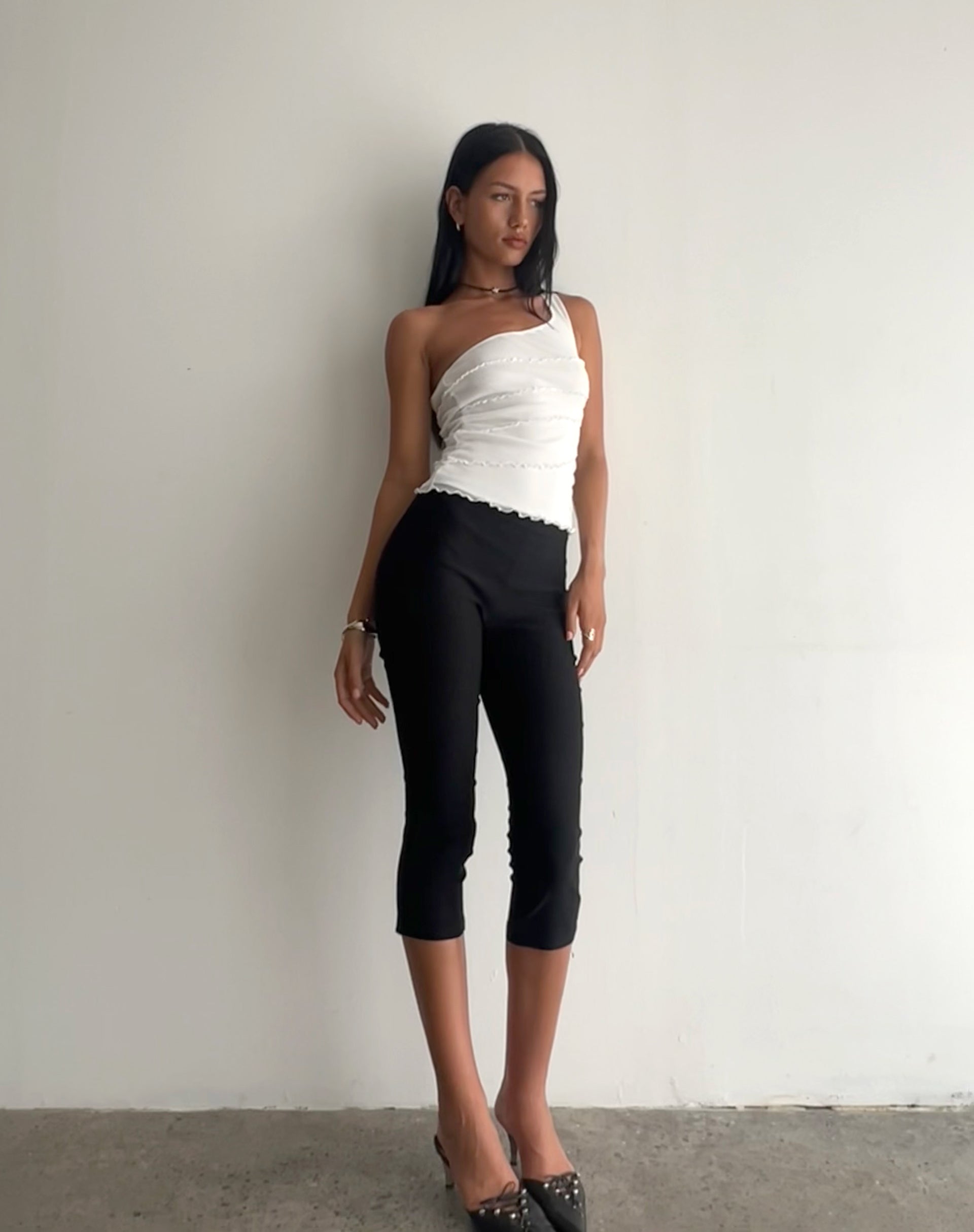 Afbeelding van Cochise Naaddetail One Shoulder Mesh Top in Ivoor