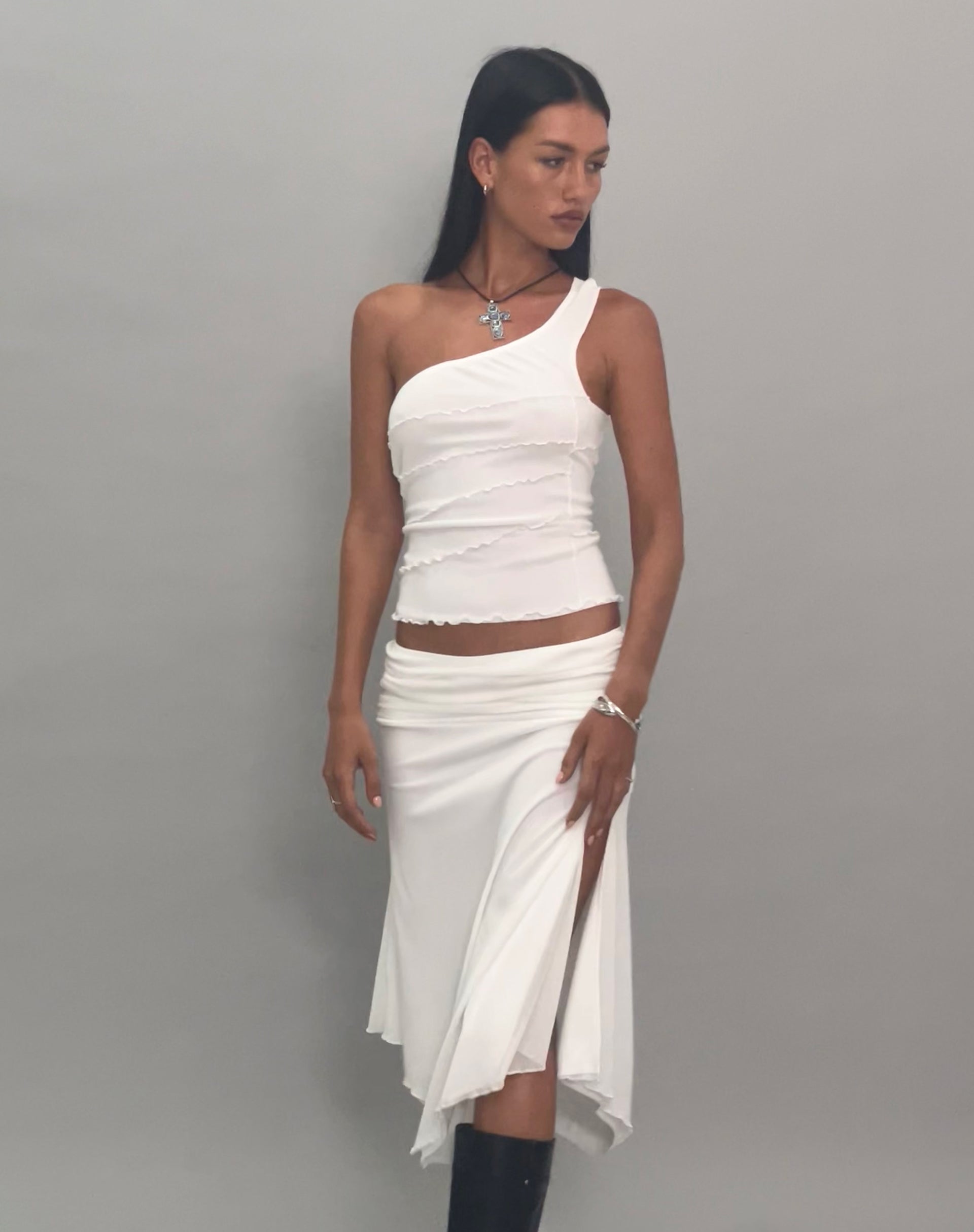 Afbeelding van Cochise Naaddetail One Shoulder Mesh Top in Ivoor