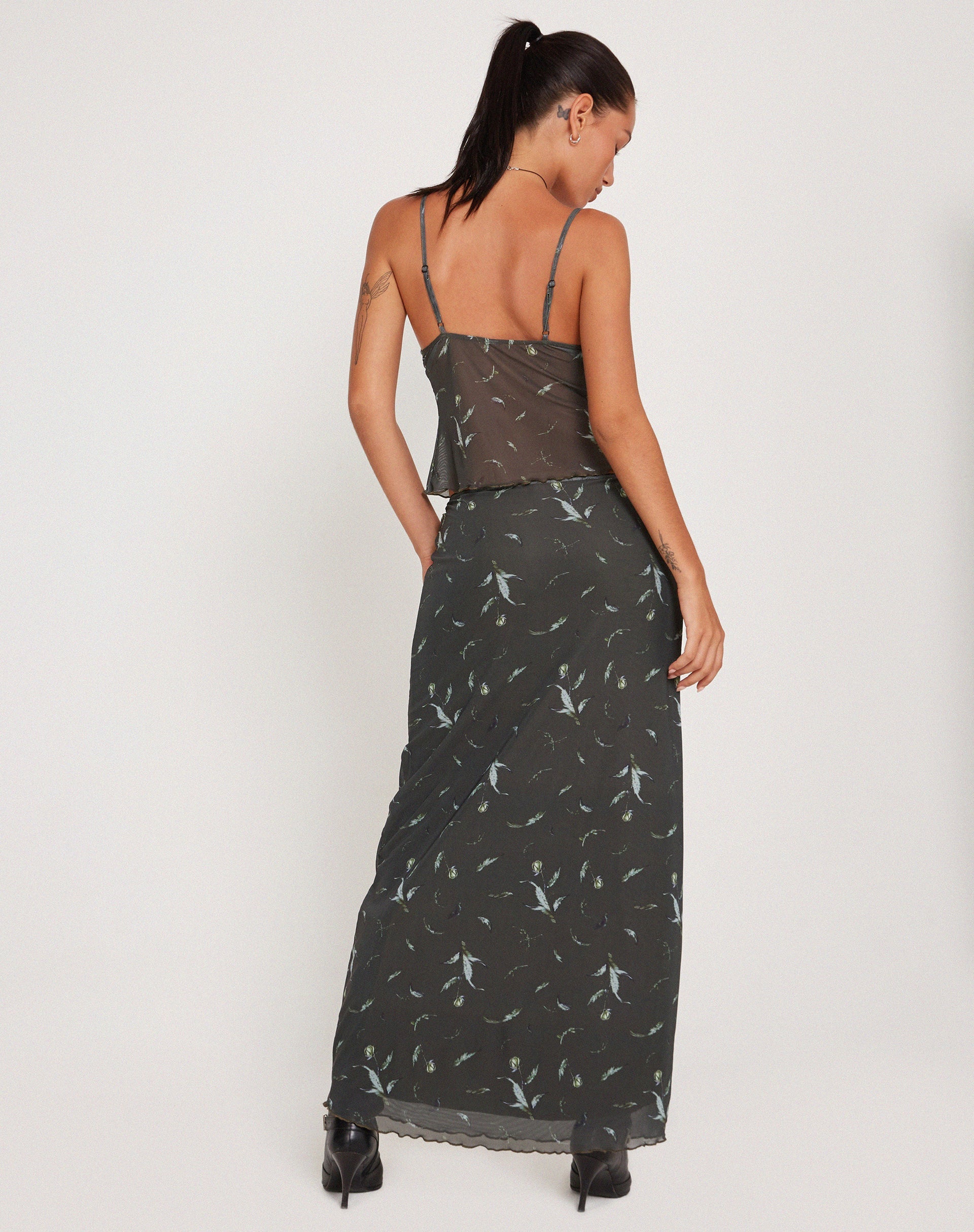 Afbeelding van Cojira Mesh Vlinder Top in Bloemig Khaki Silhouet