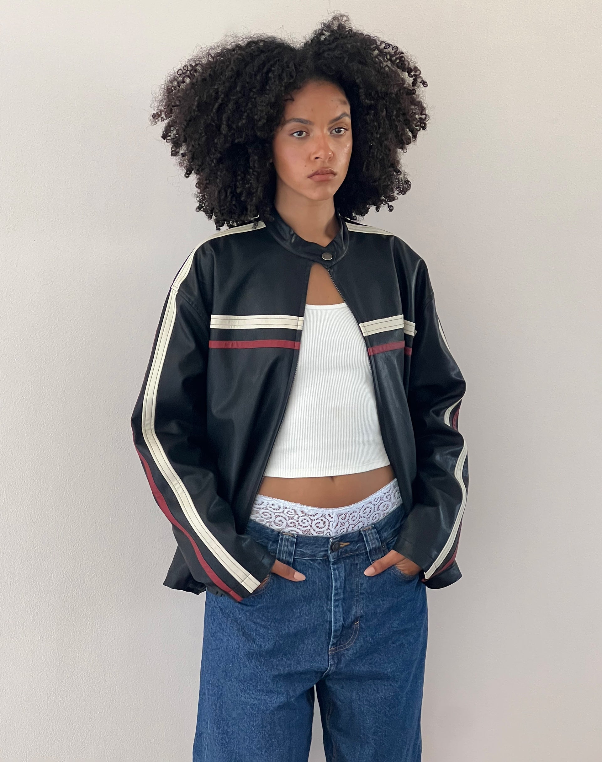 Afbeelding van Colton Jacket in PU Zwart met Ivory en Rode Streep