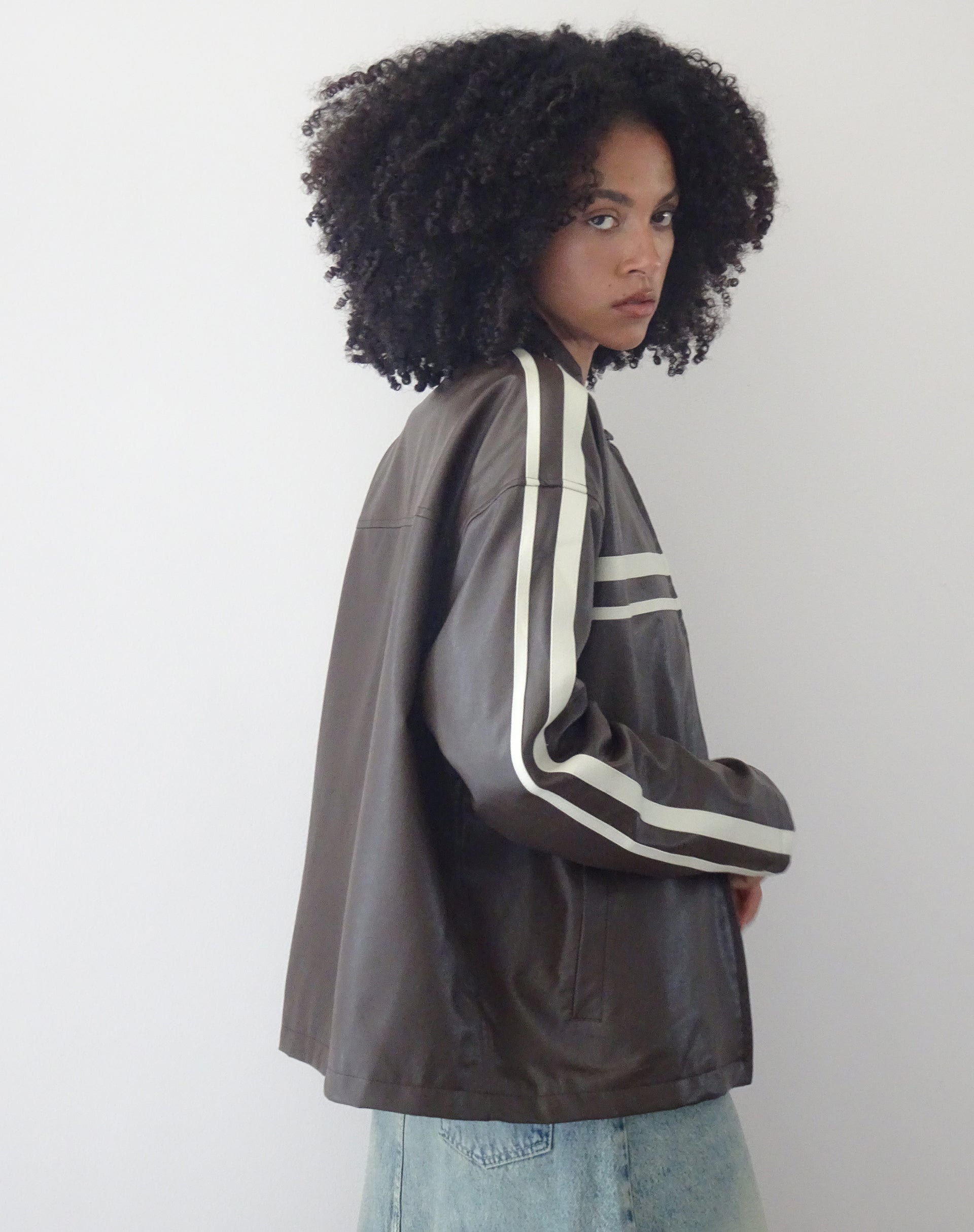 Afbeelding van Colton Jacket in PU Chocolade met Ivory Stripe