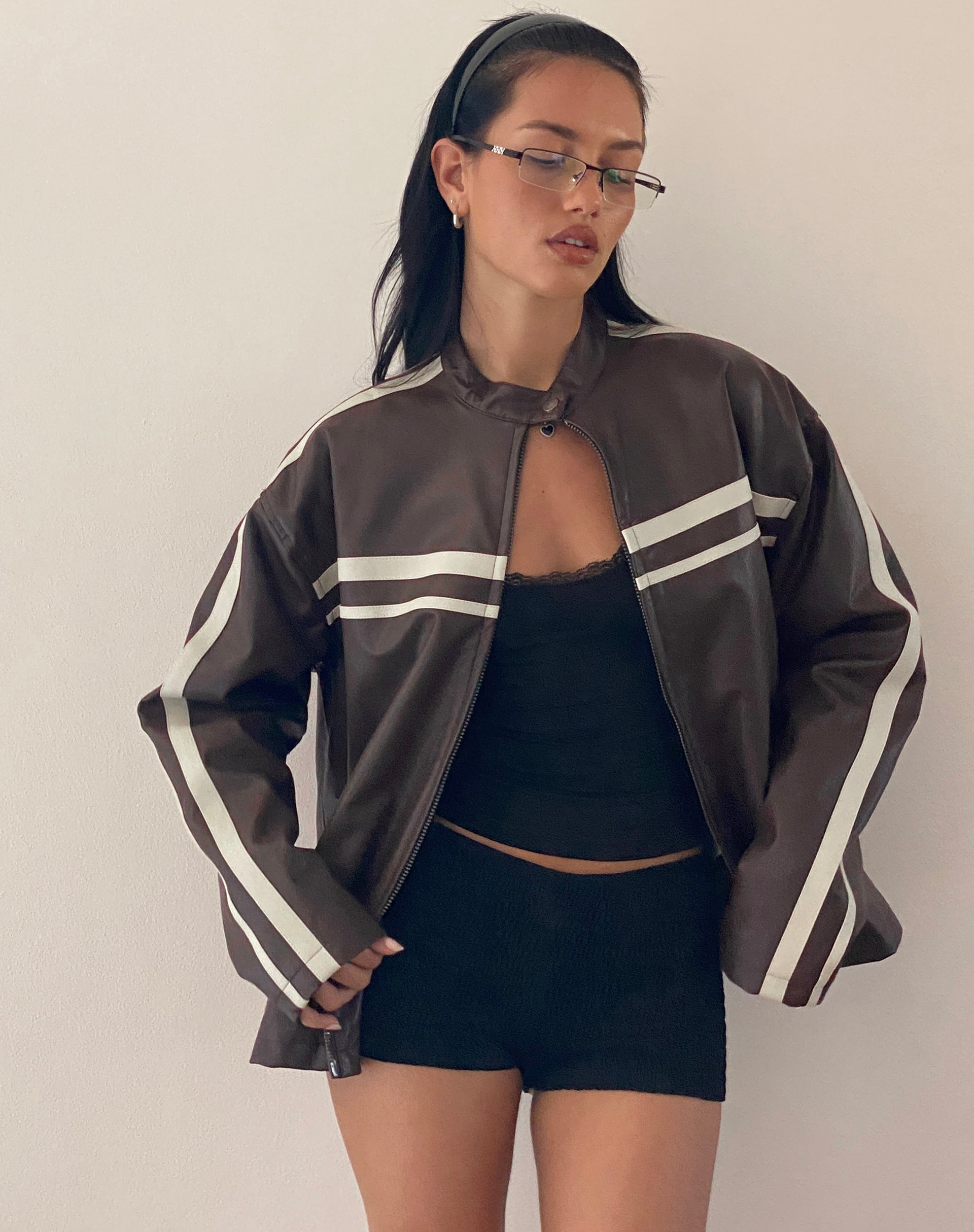 Afbeelding van Colton Jacket in PU Chocolade met Ivory Stripe