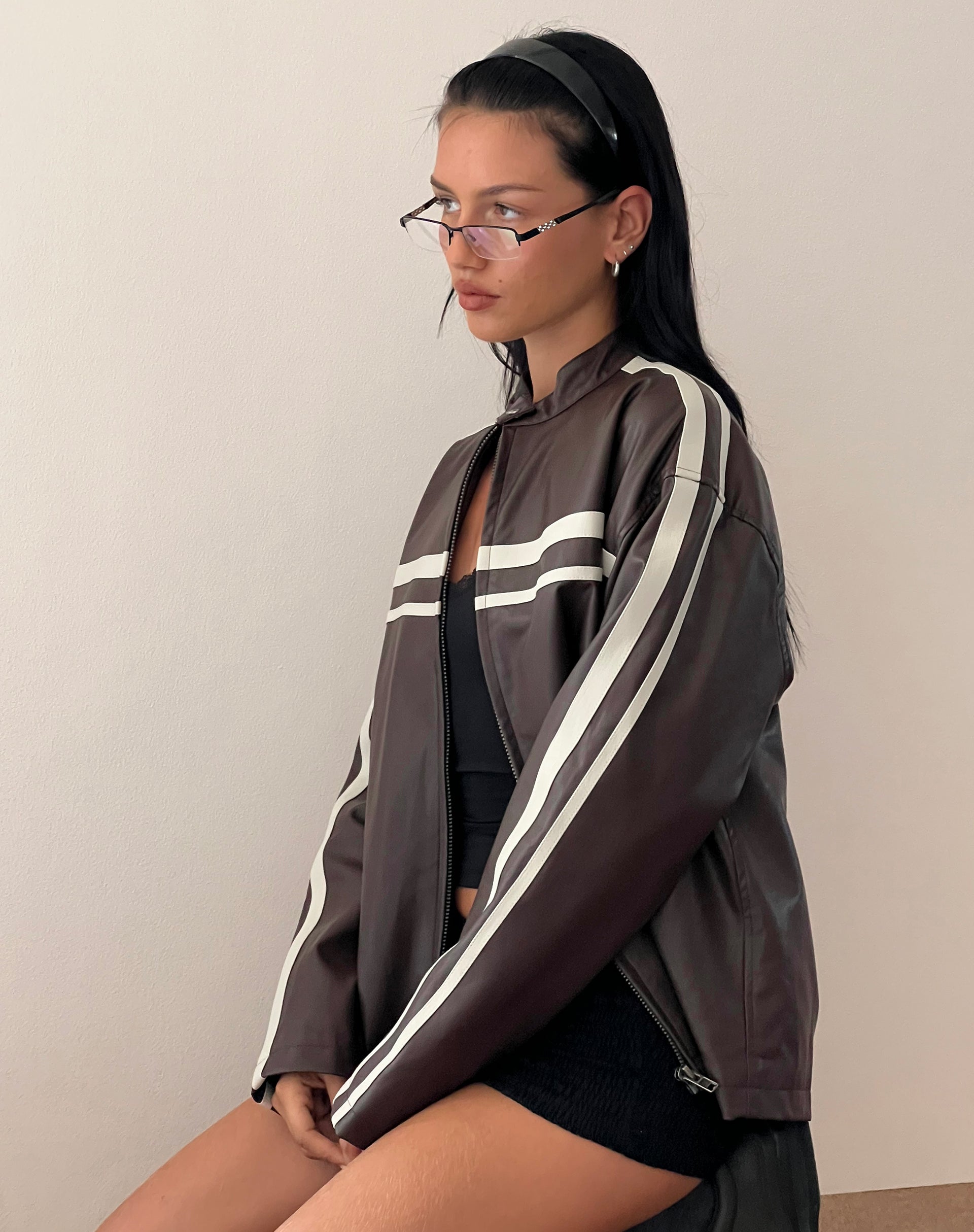 Afbeelding van Colton Jacket in PU Chocolade met Ivory Stripe