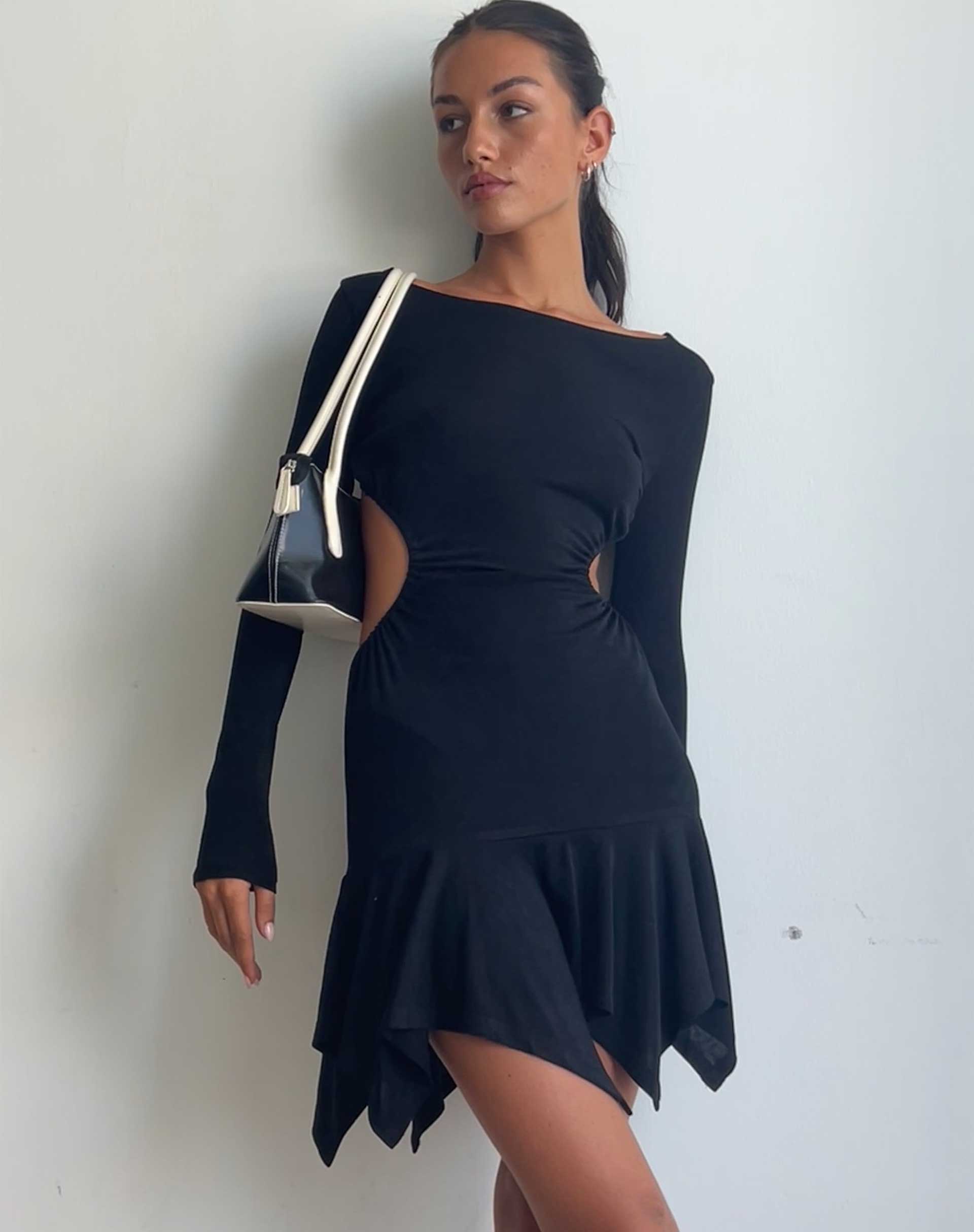 Afbeelding van Cordelia Cut Out Mini Dress met lange mouwen in zwart
