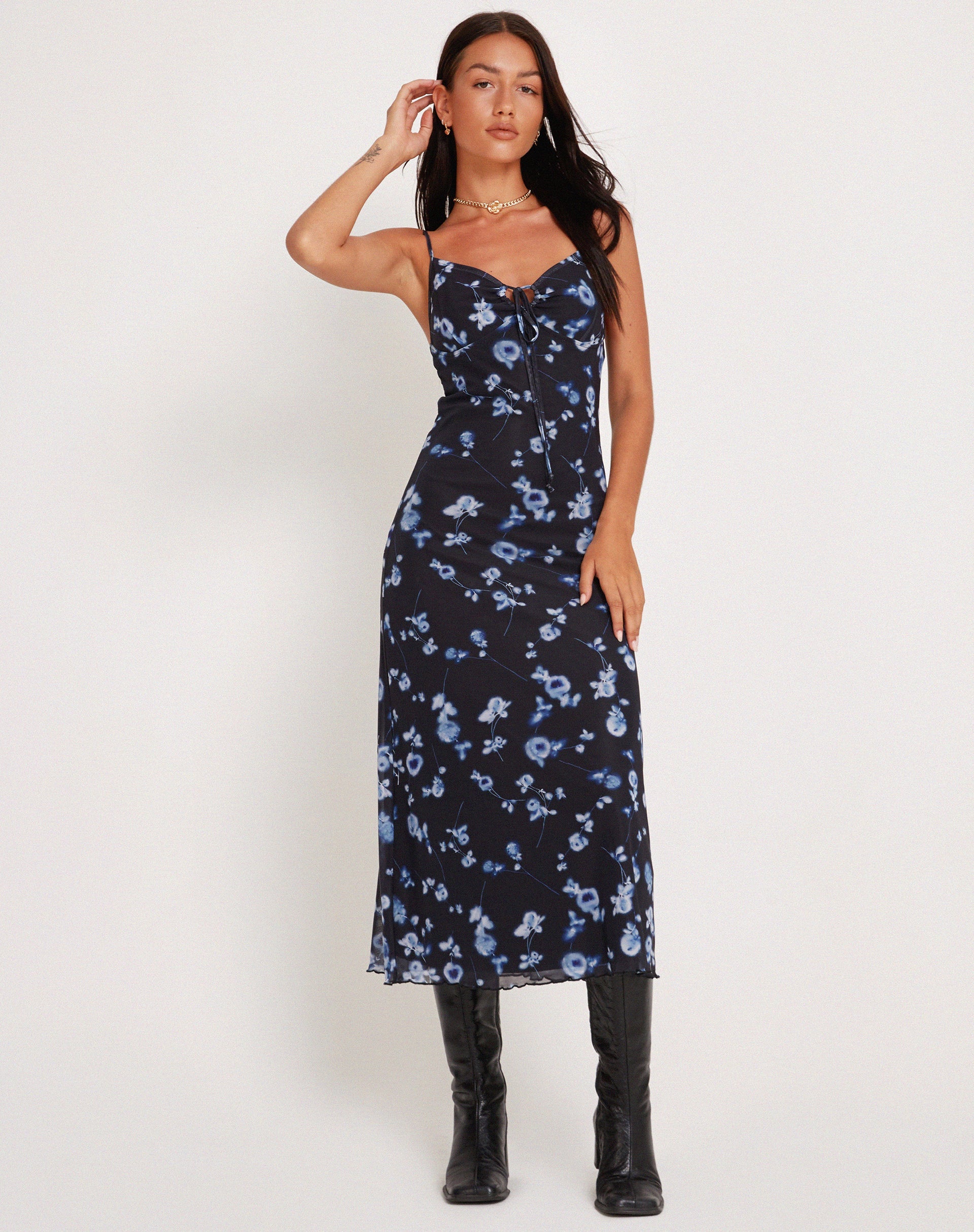 Afbeelding van Coya Maxi Dress in Mesh Navy Diffused Floral