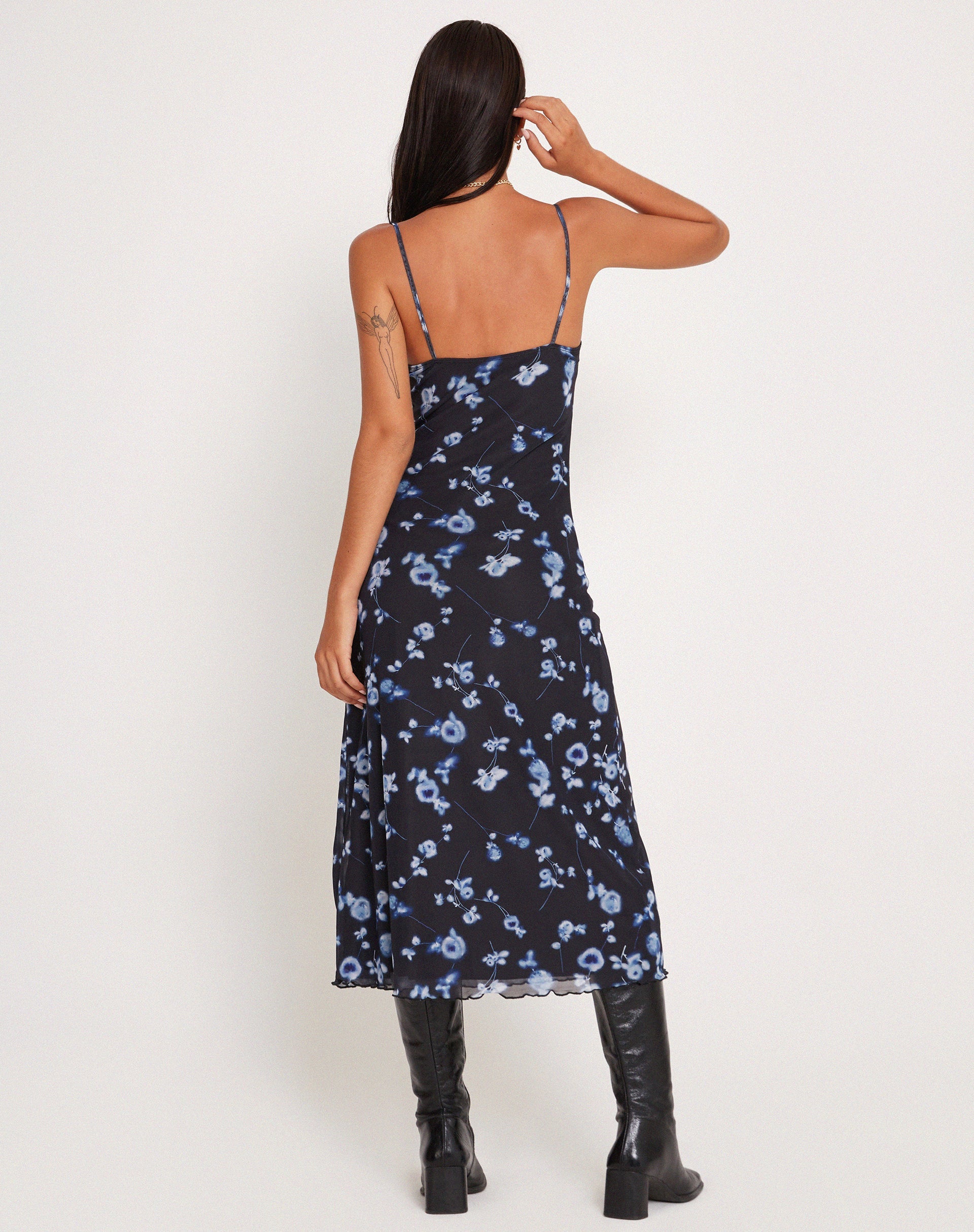 Afbeelding van Coya Maxi Dress in Mesh Navy Diffused Floral