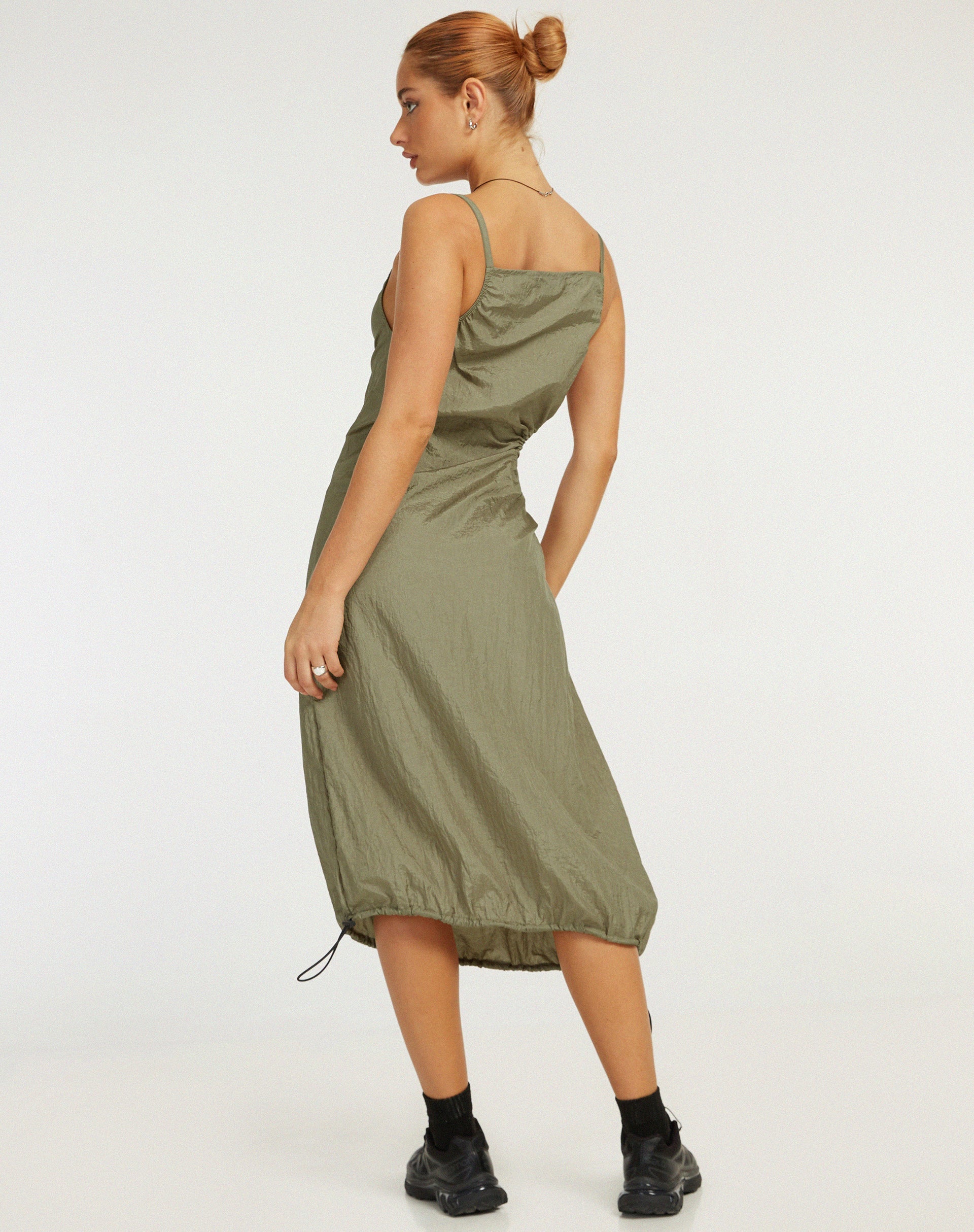 Afbeelding van Daichi Cut Out Midi Dress in Zilvergroen