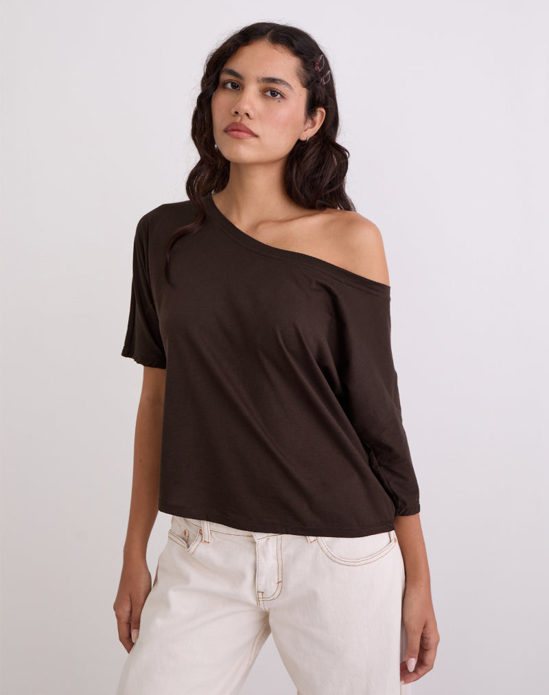 Afbeelding van Daman Off Shoulder Basic Top in Chocoladebruin
